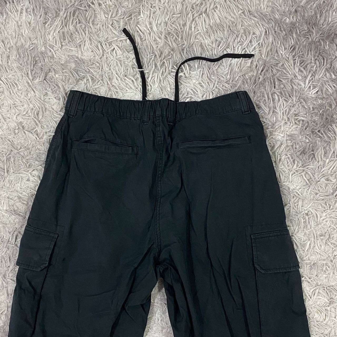 Uniqlo Uniqlo cargo pants Size US 35 - 7 Thumbnail