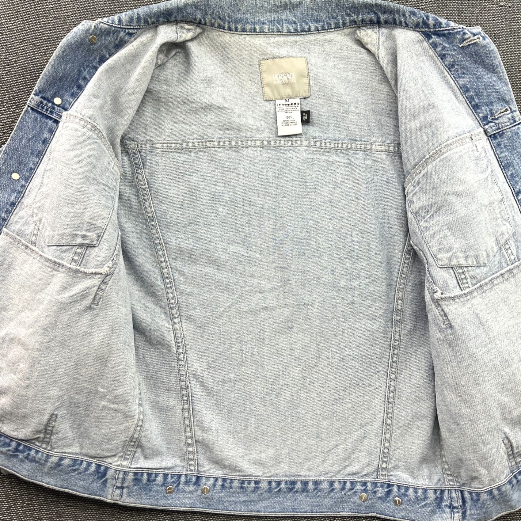 Versace Jeans Couture VINTAGE Versace Jeans Couture Womens Denim Jacket M Blue Medusa Buttons Jeans Couture Jacket Womens Blue Size 32" / US 10 / IT 46 - 6 Thumbnail