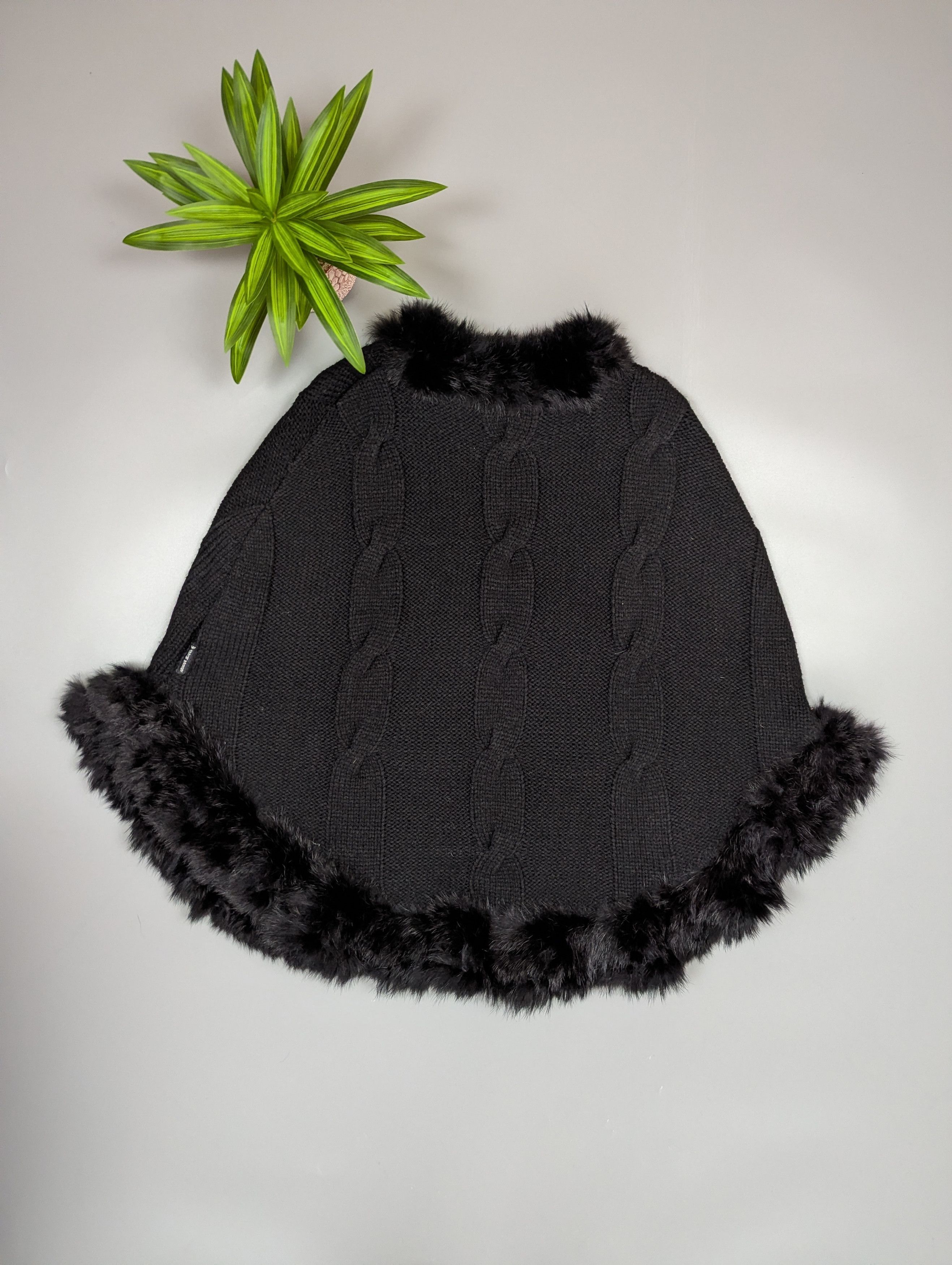 Giorgio Armani Armani Jeans Knitted Poncho Black Faux Fur Trim Bolero Size M / US 6-8 / IT 42-44 - 12 Thumbnail