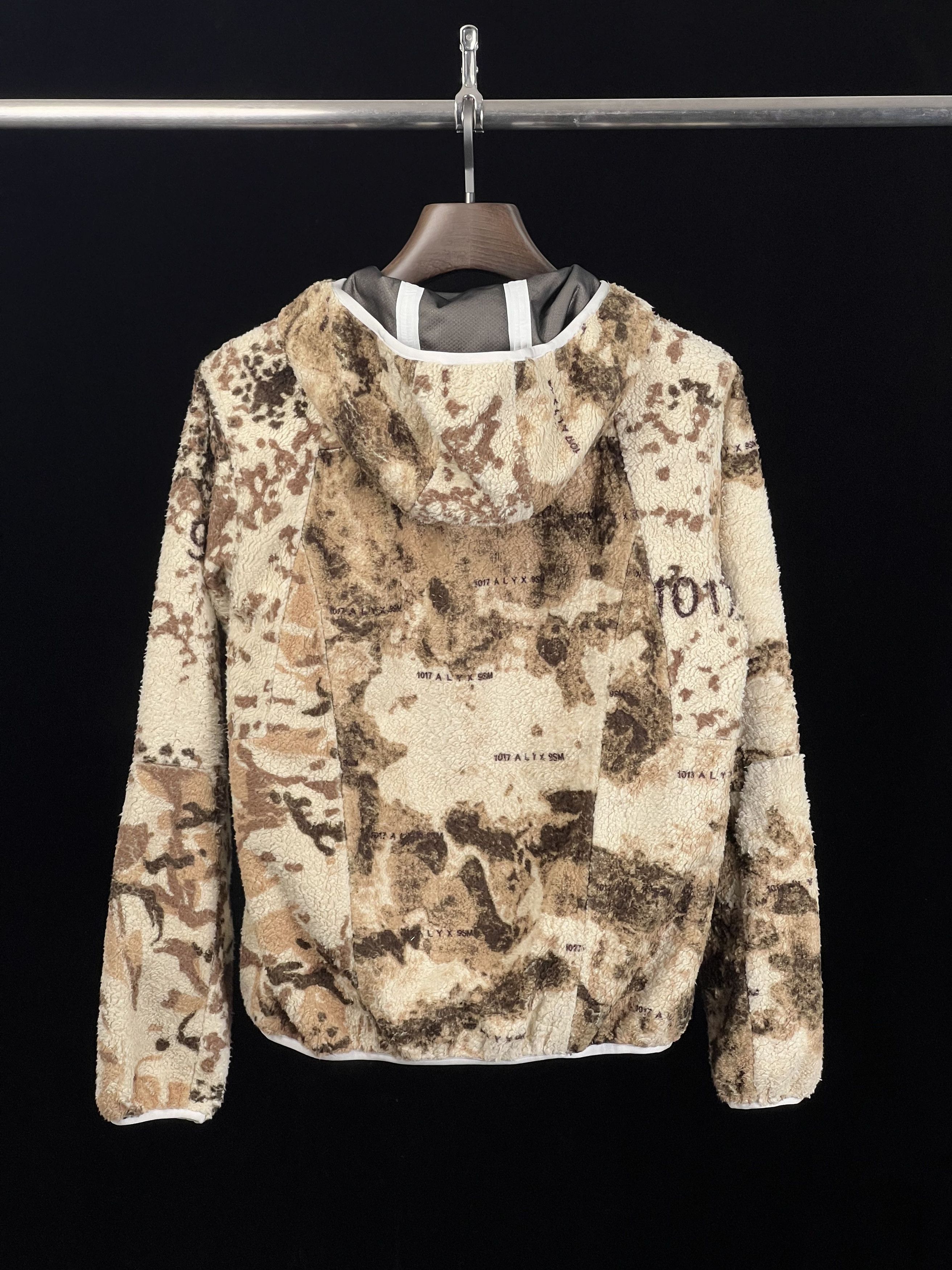1017 ALYX 9SM Brand New MARCO POLAR FLEECE Desert Camo Size US S / EU 44-46 / 1 - 6 Thumbnail