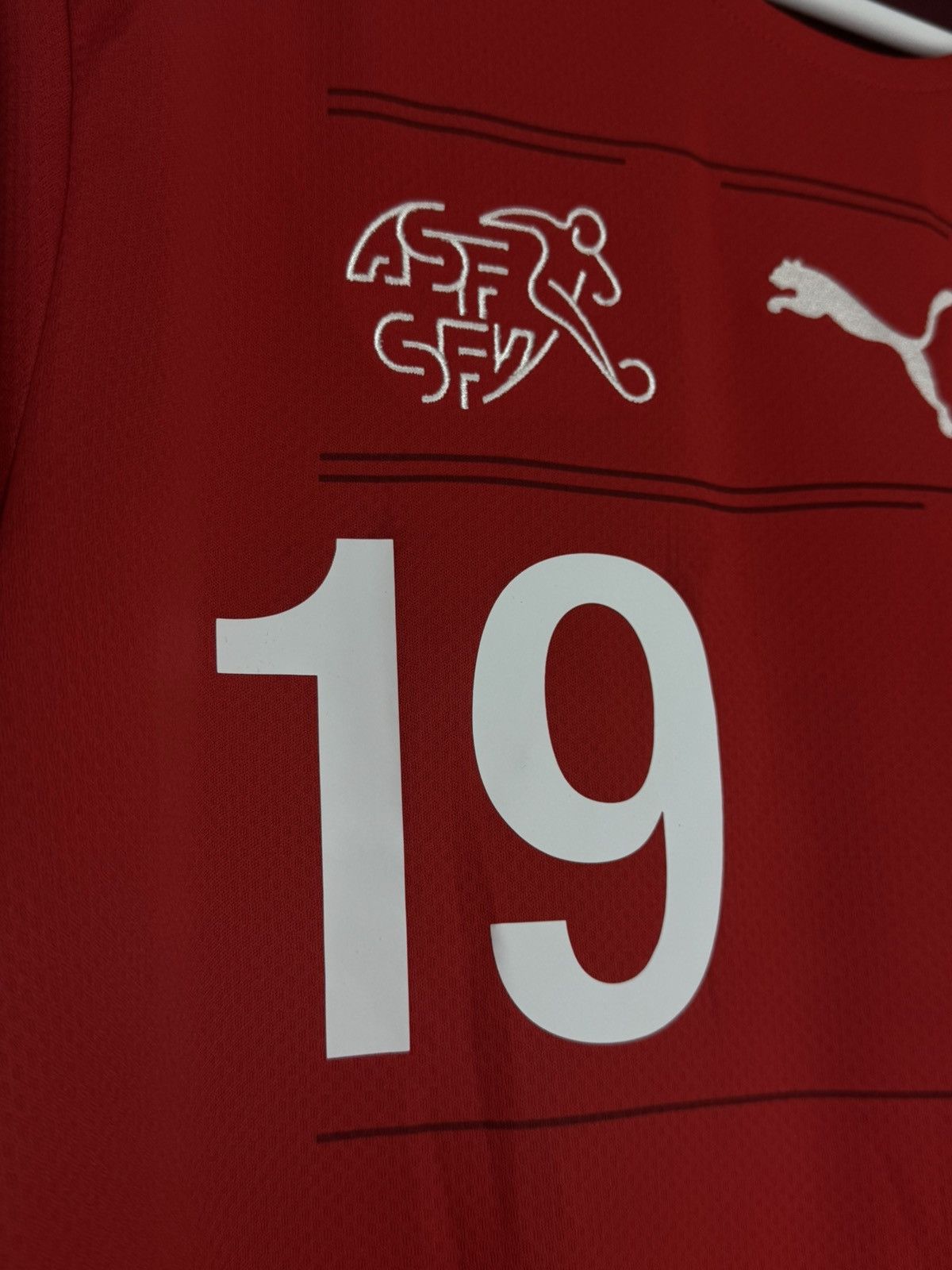 Puma #19 Itten Switzerland 2020/21 Home Puma Football Shirt Size US L / EU 52-54 / 3 - 8 Thumbnail