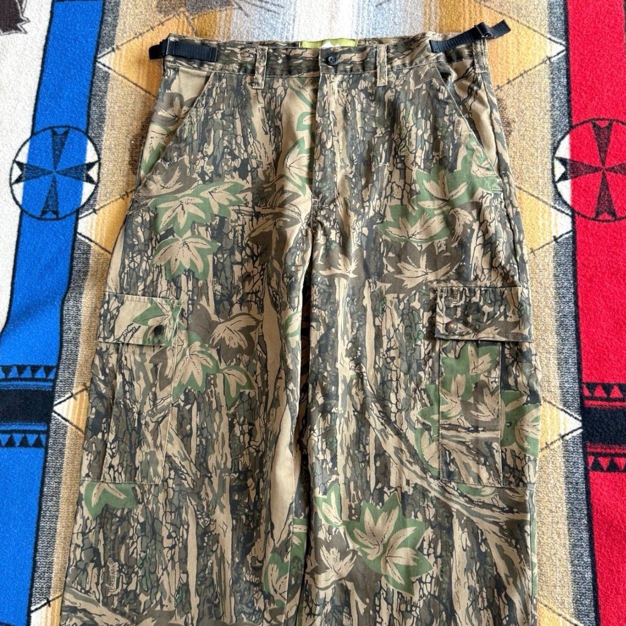 Vintage VINTAGE Northwest Territory Trebark Camo Camouflage Cargo Pants Men Regular Medium 32x31 Brown Camouflage 90s Outdoor Fall Spring Summer Winter Mens Size US 31 - 4 Thumbnail
