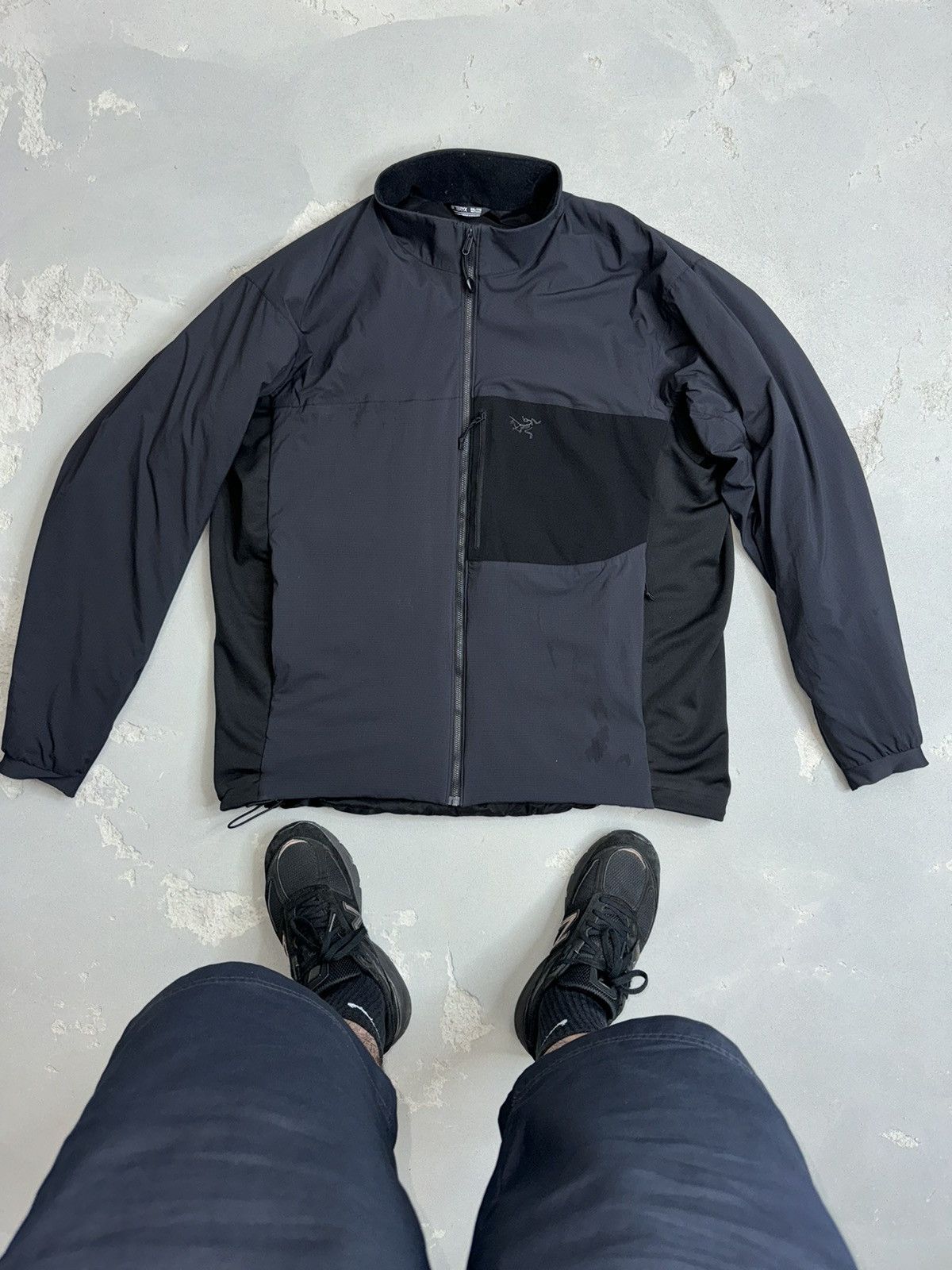 image of Arcteryx Arc'teryx Leaf Atom Lt Gen 2 in Grey, Men's (Size XL)