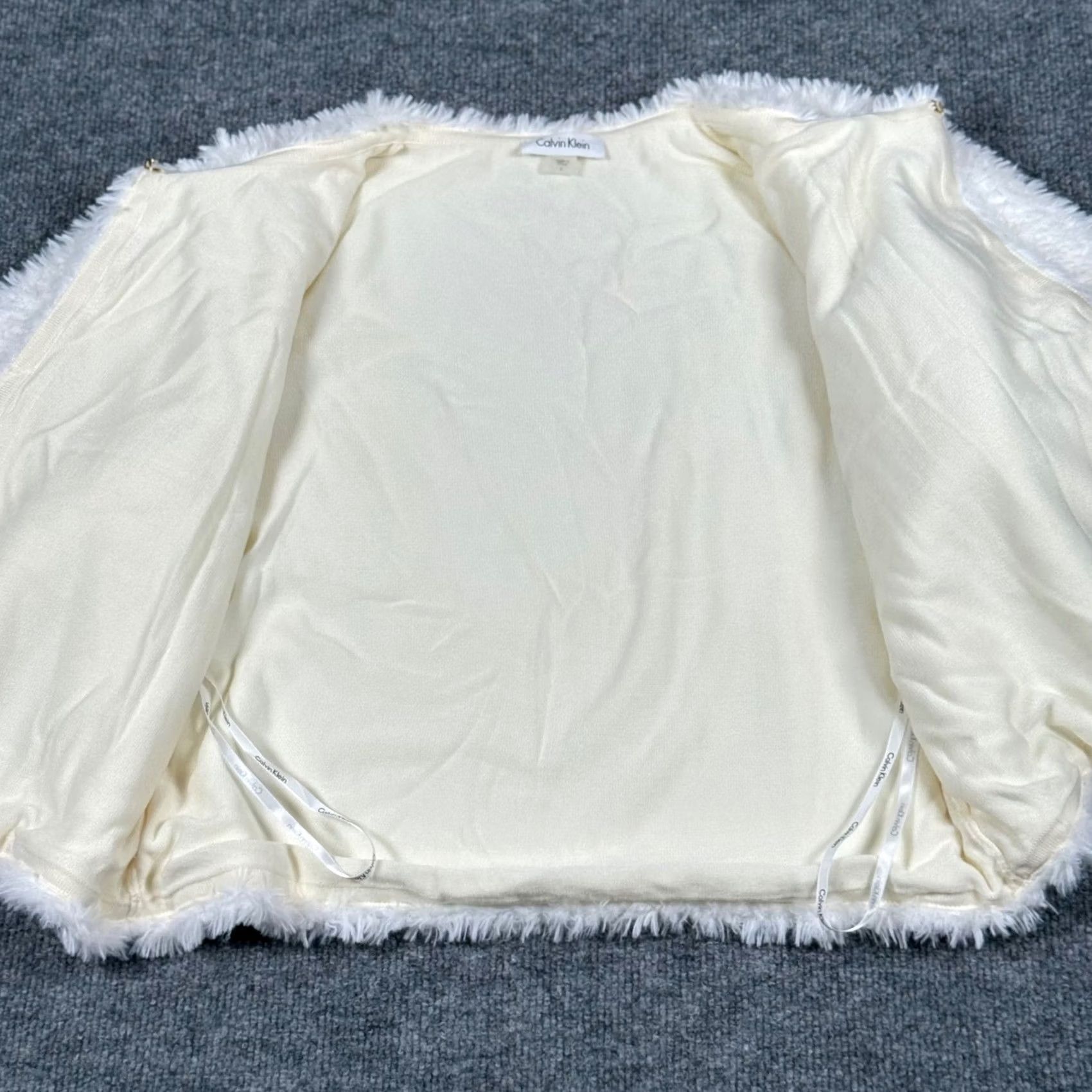 Calvin Klein Calvin Klein White Faux Fur Jacket Cardigan Shrug Bolero Wedding Seasonal Long Sleeve Hook & Eye Closure Ladies Jacket Women L White Fur Trim Logo Size L / US 10 / IT 46 - 2 Thumbnail