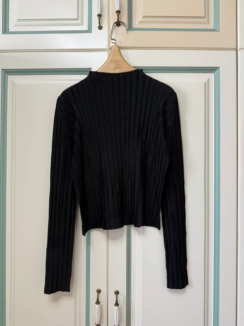Issey Miyake size:3 Black ribs high neck and long sleeves