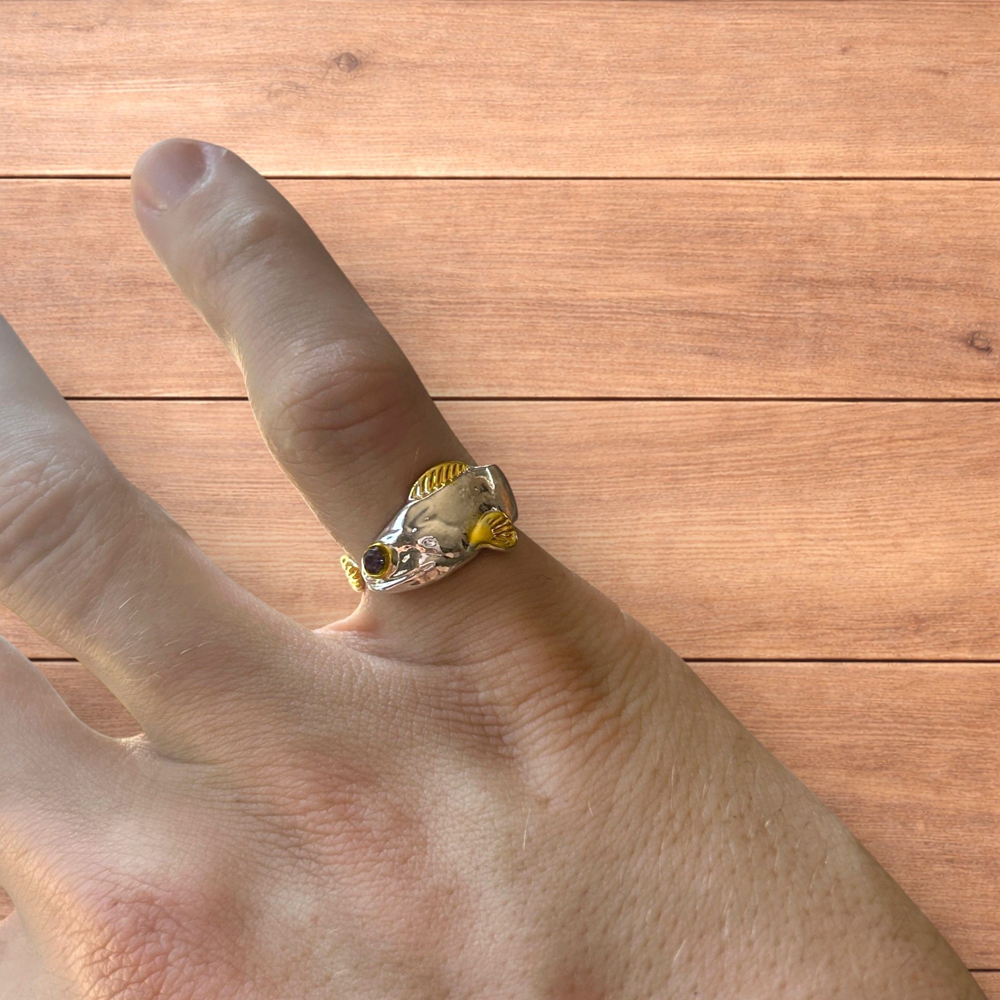 Japanese Brand Lovely vintage style retro fish ring in silver/gold. Size ONE SIZE - 2 Thumbnail