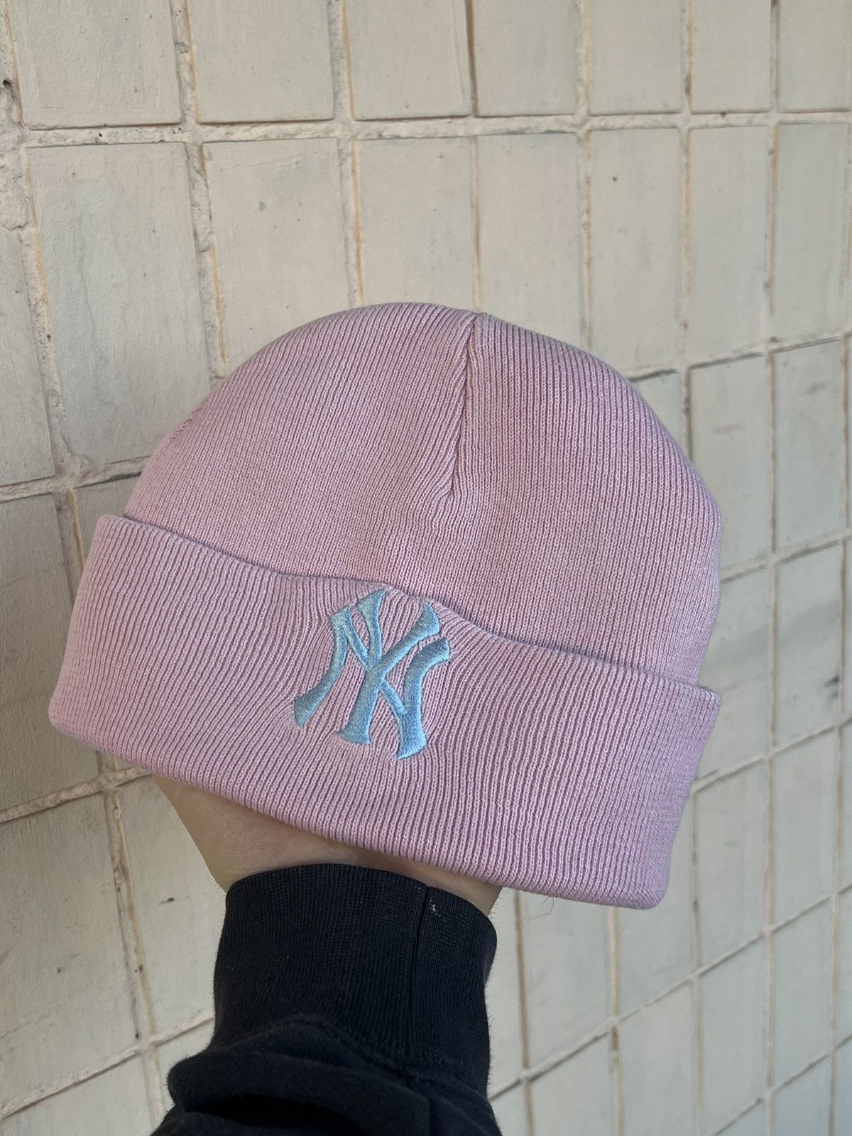 New York Yankees Vintage Y2K New York Yankees New Era Pink Beanie Hat Size ONE SIZE - 2 Thumbnail