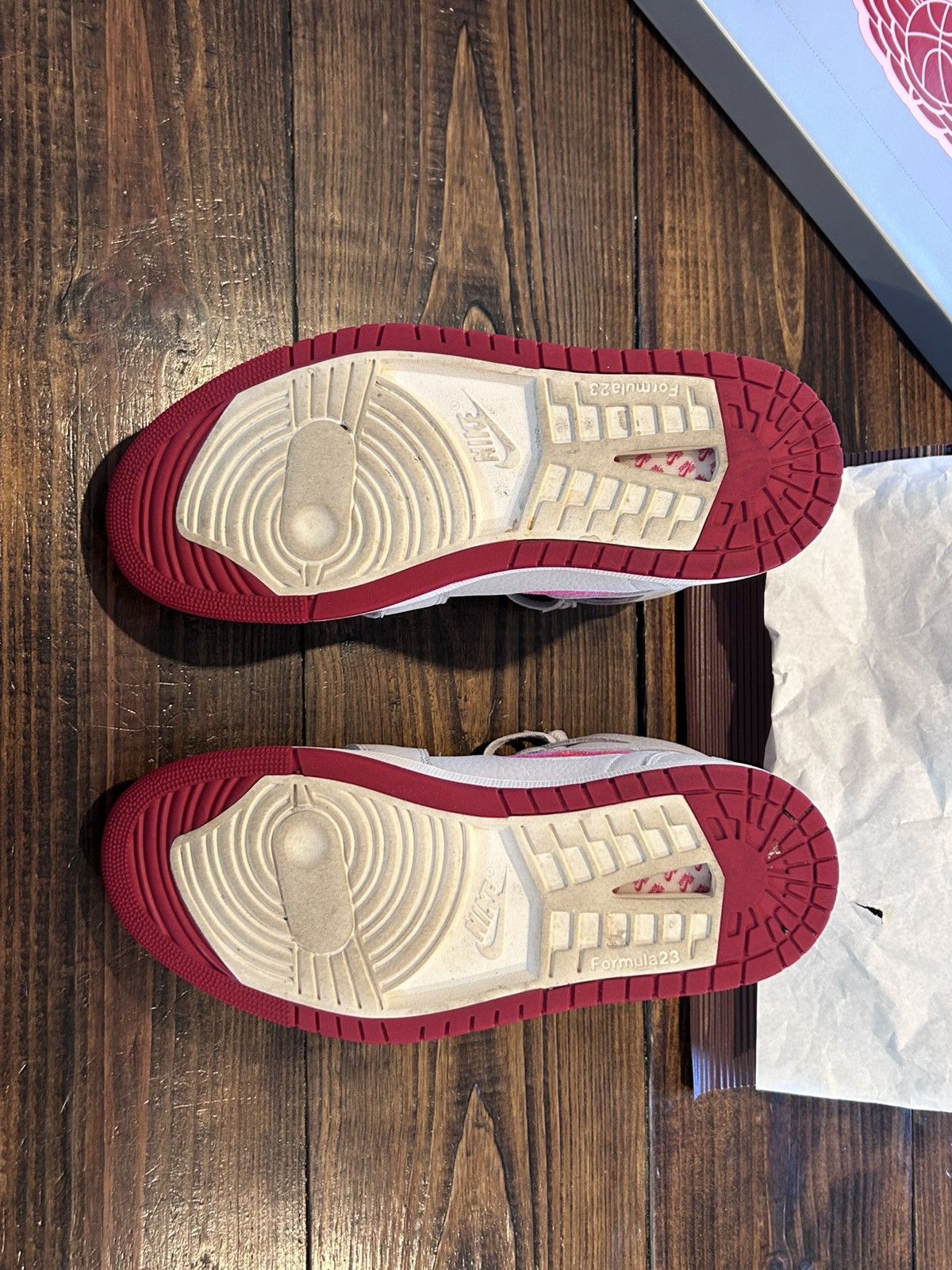 Nike Jordan 1 High zoom air CMFT 2 Valentine’s day 2023 Size US 9.5 / EU 42-43 - 8 Thumbnail