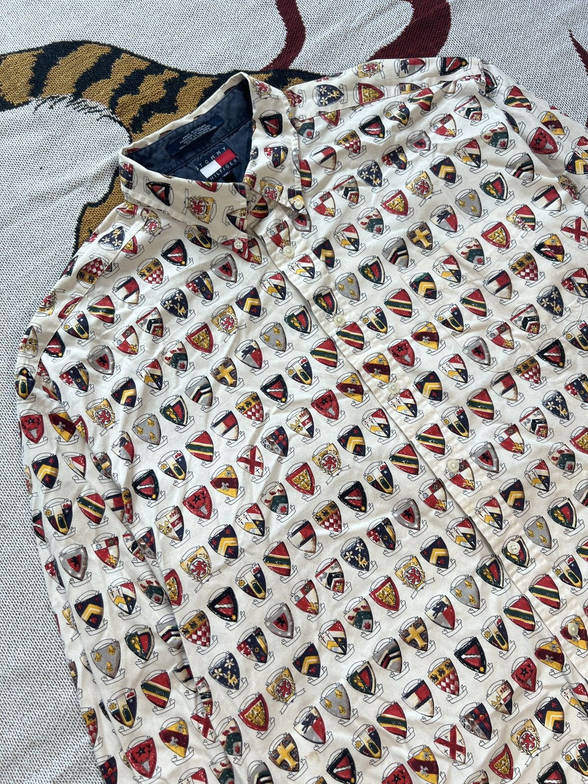 Tommy Hilfiger × Vintage Tommy Hilfiger vintage 90s cream & multi-coloured shirt Size US XXL / EU 58 / 5 - 3 Thumbnail