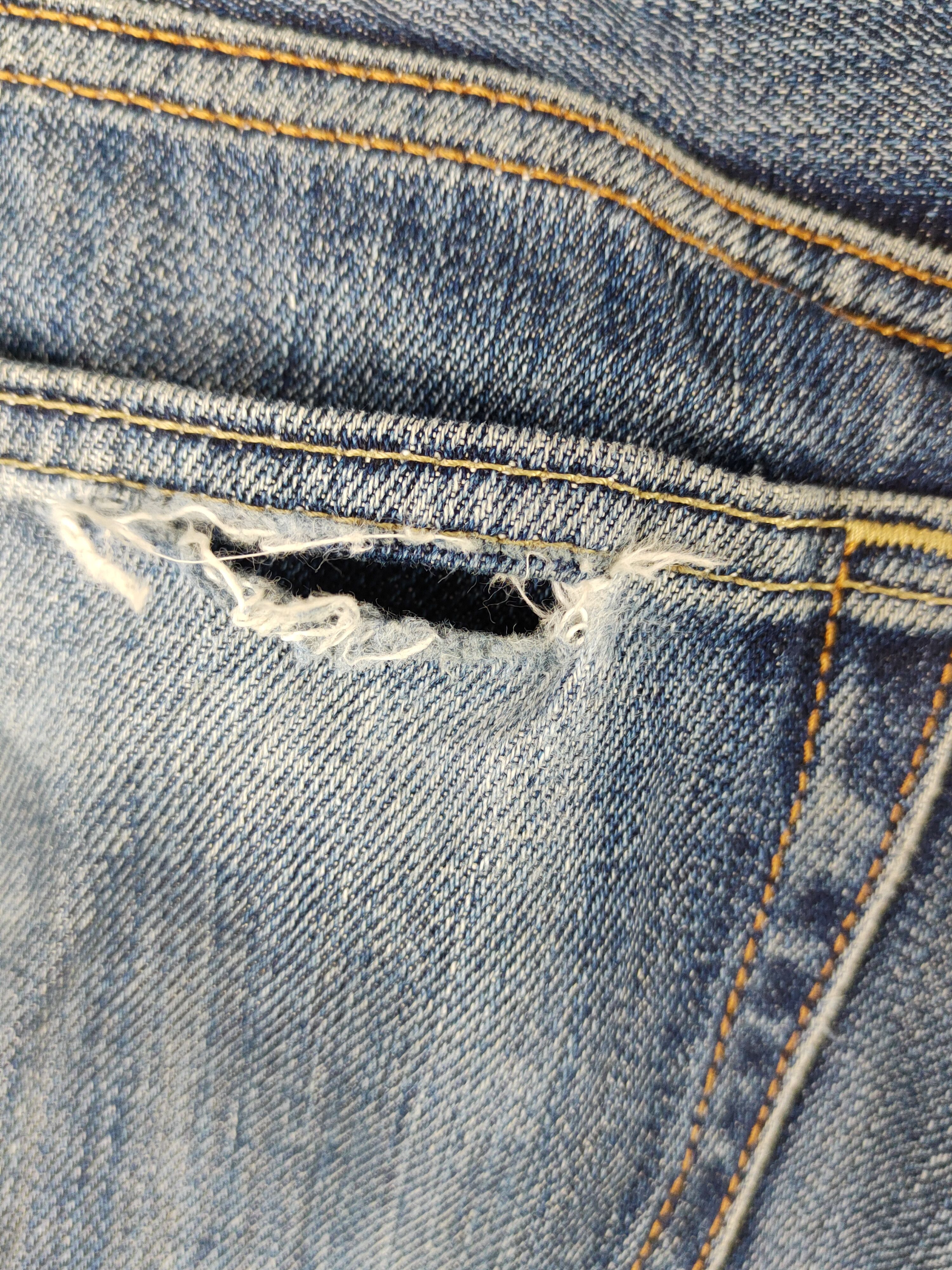 Japanese Brand Uniqlo Dark Blue Distressed Ripped Jeans #S1673 Size US 32 / EU 48 - 9 Thumbnail