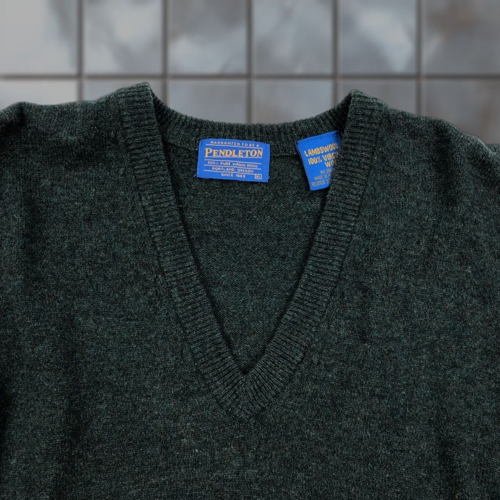 Pendleton Pendleton V-Neck Sweater Dark Green XL Men Pullover Lambswool 100 Virgin Wool Ribbed Cuffs Hem Dry Clean Only 100% Lambswool Solid Knit Style Size US XL / EU 56 / 4 - 1 Thumbnail