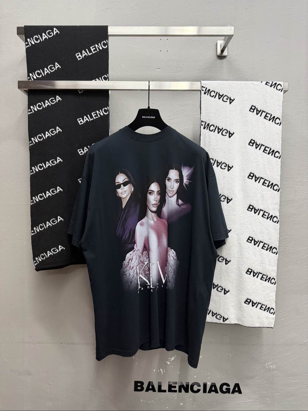 Balenciaga Balenciaga Kim Kardashian Graphic T-Shirt XL Size US XL / EU 56 / 4 - 1 Thumbnail