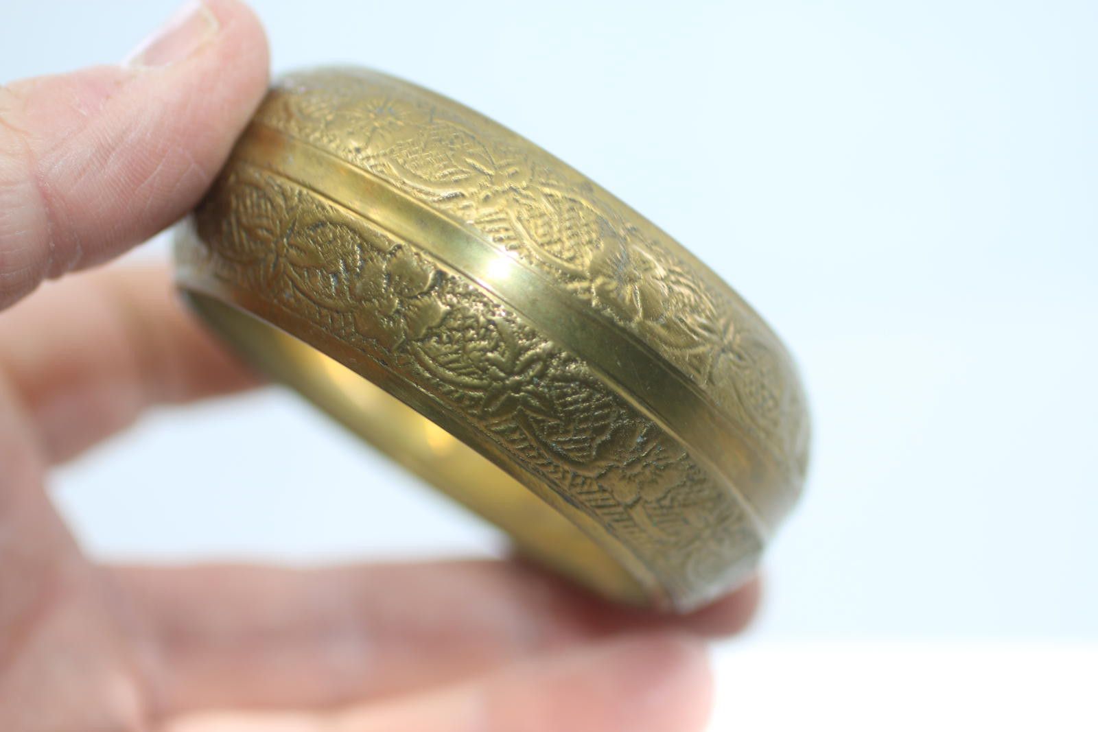 The Unbranded Brand Vintage Gold tone Floral Engraved Bangle Bracelet Jewelery Size ONE SIZE - 6 Thumbnail