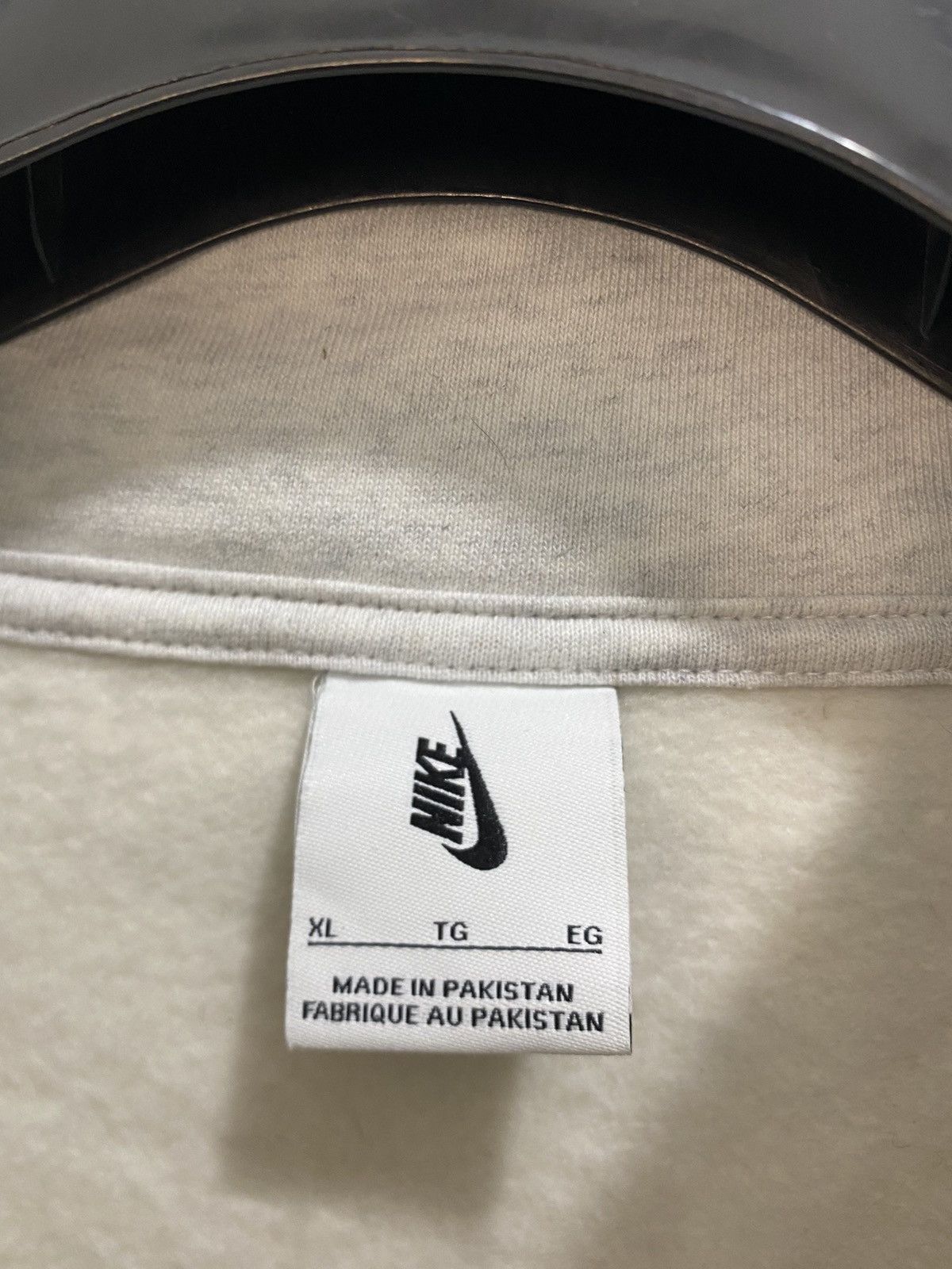 Nike Nike sweatshirt size XL, white, used in perfect condition. Size US XL / EU 56 / 4 - 8 Thumbnail