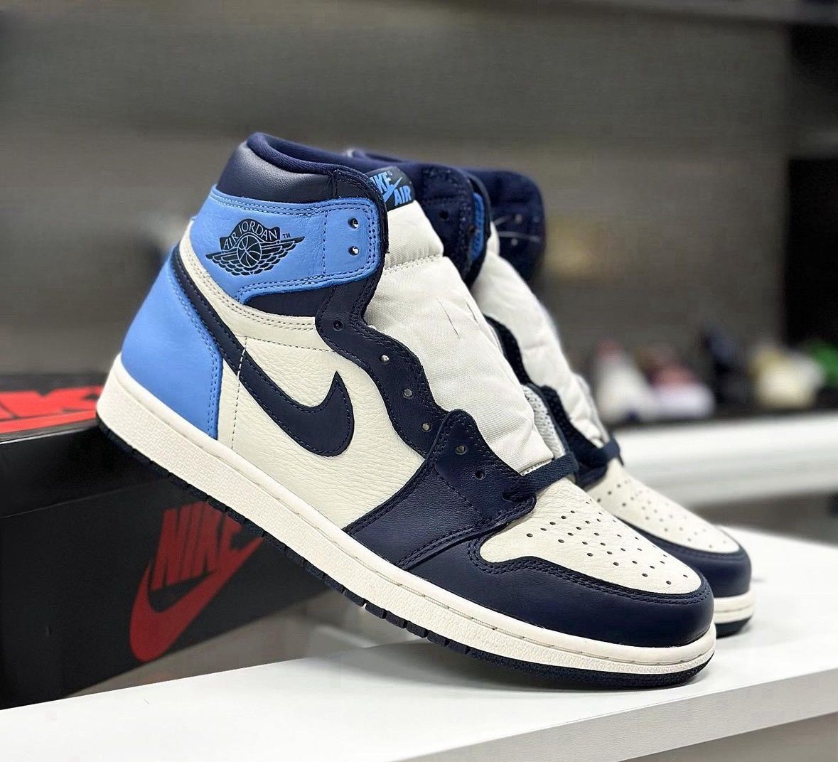 nike jordan retro high obsidian