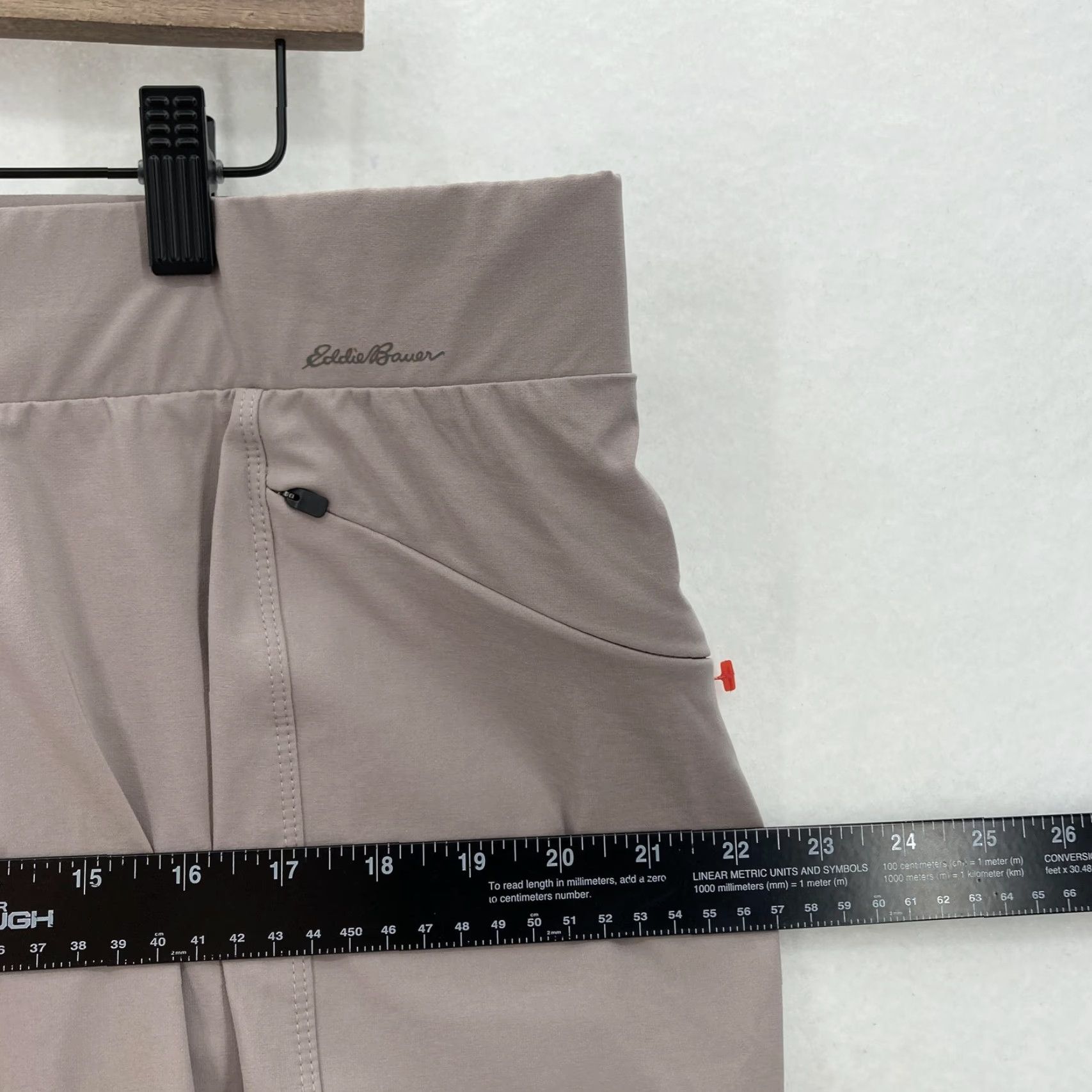 Eddie Bauer Eddie Bauer Travex Cropped Cargo Pants Womens 18 Taupe Gray Pull On Stretch Hiking Size 40" / US 18 - 7 Thumbnail