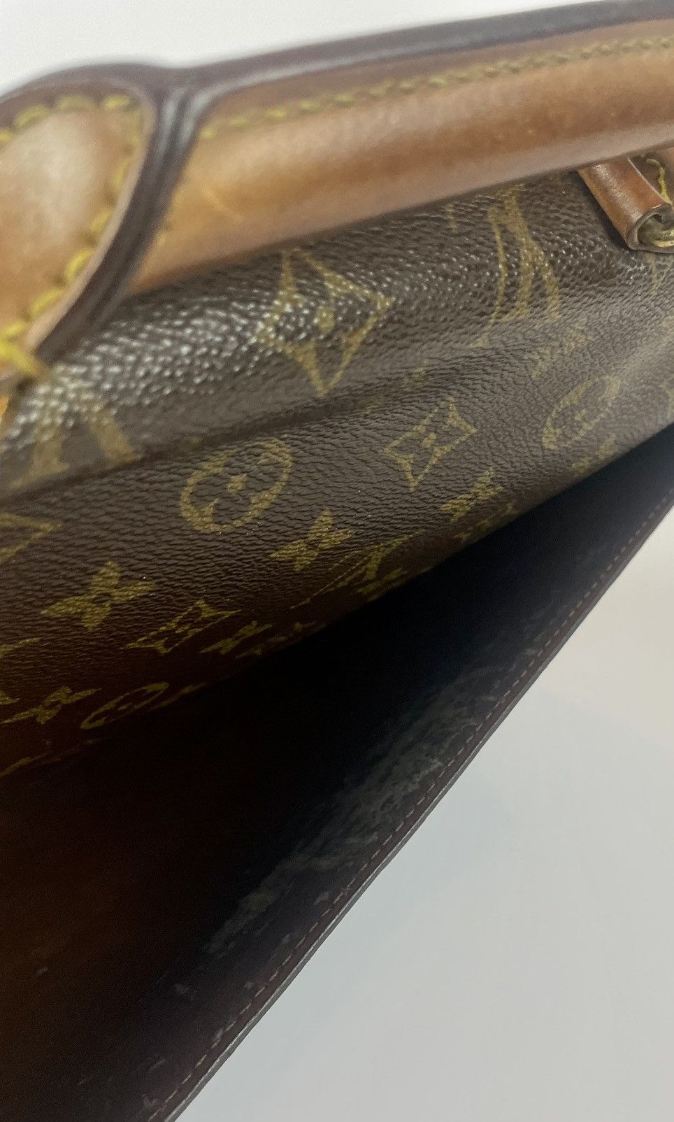 Louis Vuitton Louis Vuitton Serviette Conseiller Size ONE SIZE - 13 Thumbnail