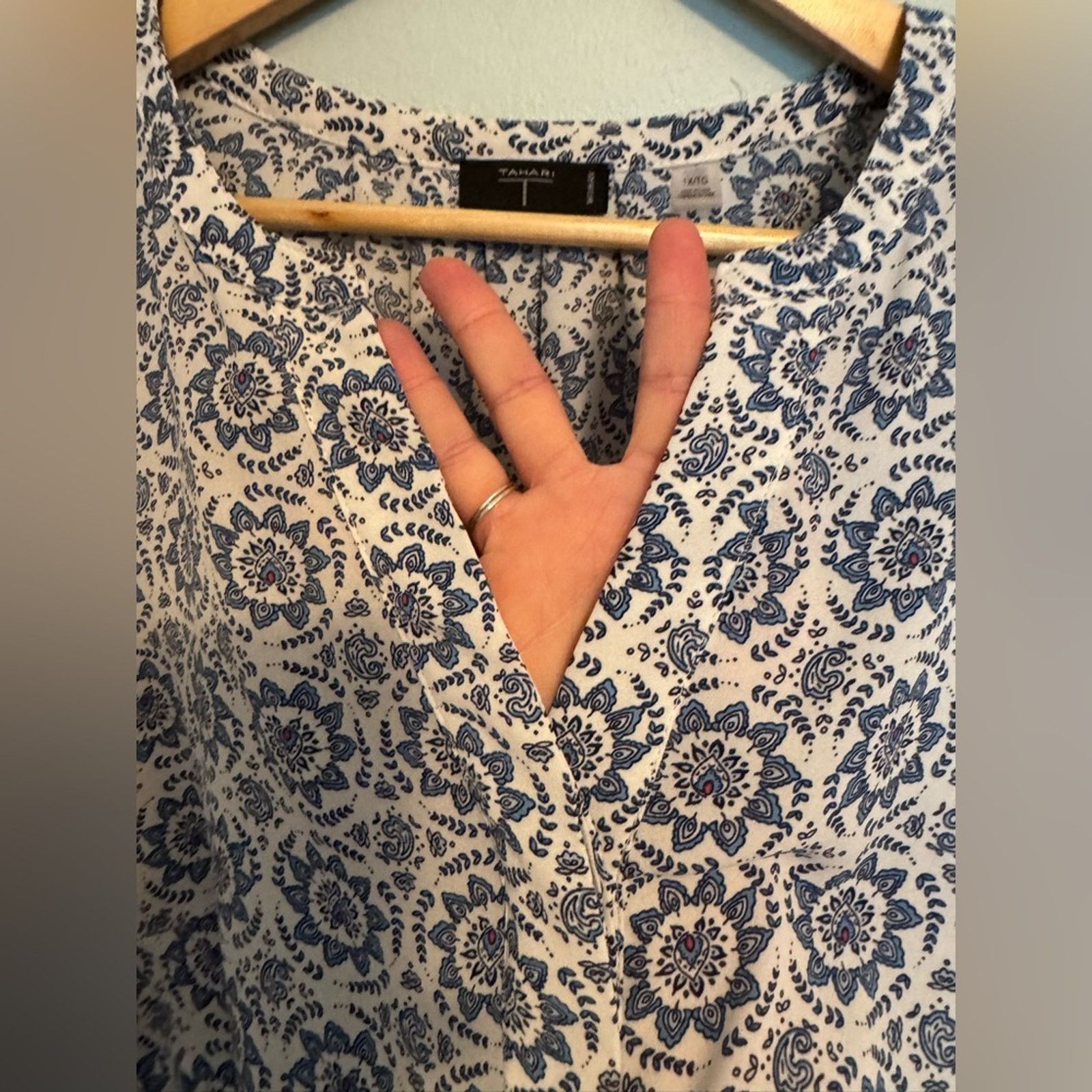 Elie Tahari Tahari Floral Blue and White Women's Top SZ 1X Size XL / US 12-14 / IT 48-50 - 4 Thumbnail