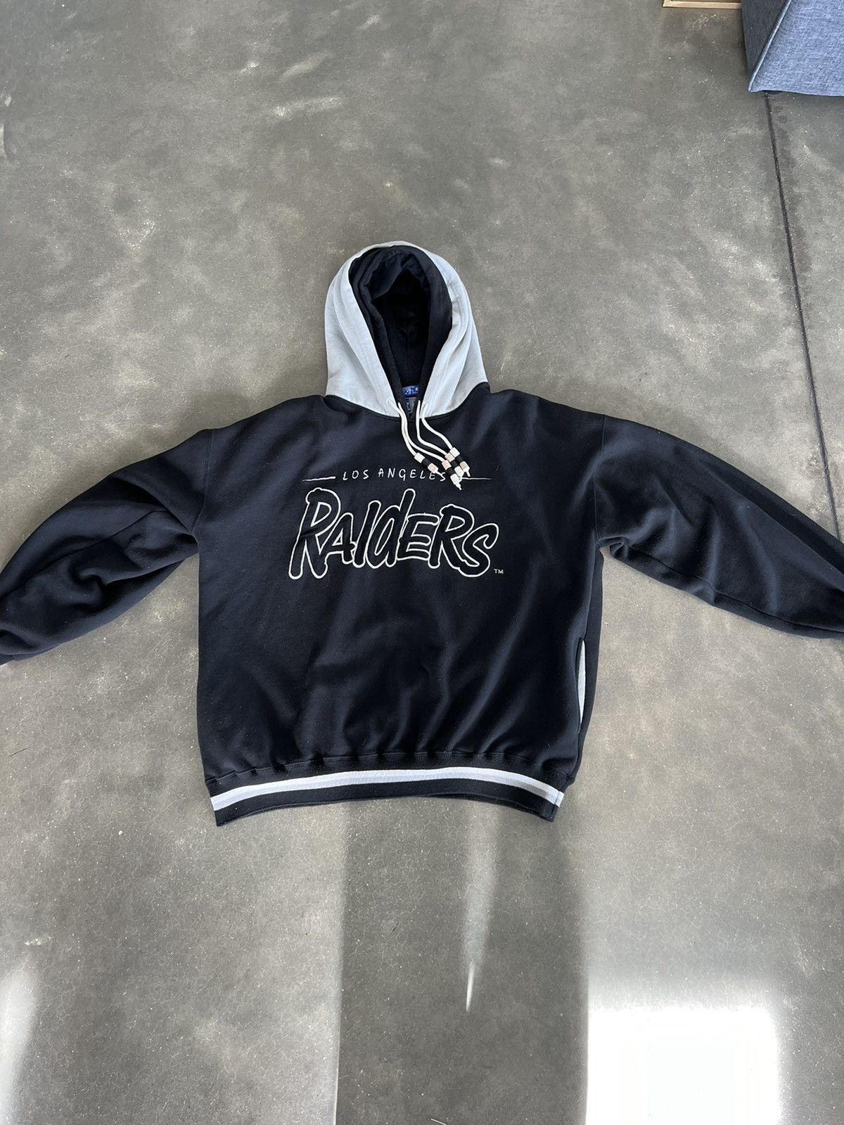 image of Starter Vintage Raiders Hoodie in Black, Men's (Size XL)