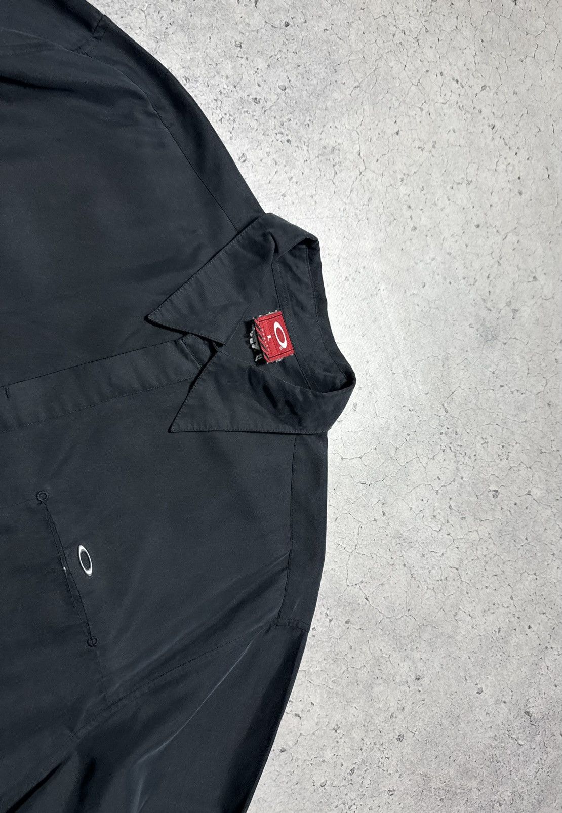 Oakley Oakley Vintage 90’s Metal Logo Button Up Shirt Black Size L Size US L / EU 52-54 / 3 - 3 Thumbnail