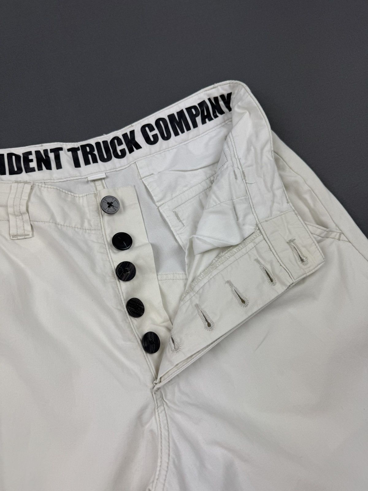 Shorty's Skateboards Vintage Independent Truck Co Cross Logo Cargo Shorts Size US 32 / EU 48 - 5 Thumbnail