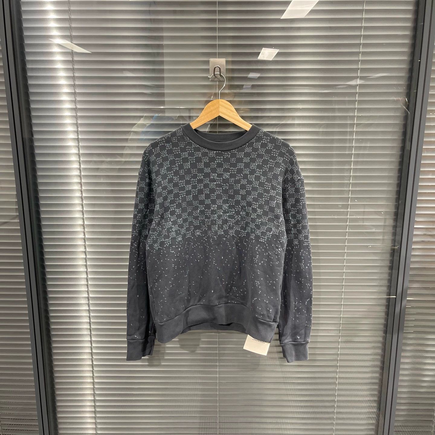 Louis Vuitton Louis Vuitton Damier Gradient Paper Plane Sweatshirt S Size US S / EU 44-46 / 1 - 1 Thumbnail
