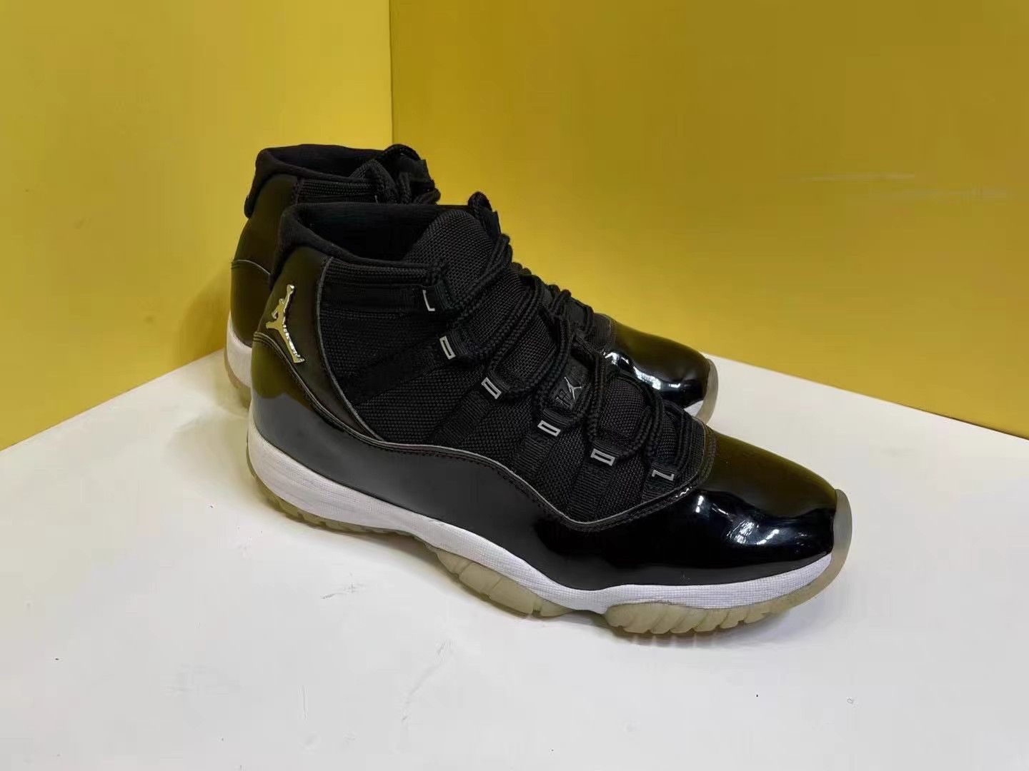 Jordan Brand Air Jordan 11 Retro Black/Silver "72-10" K15 Size US 11.5 / EU 44-45 - 3 Thumbnail