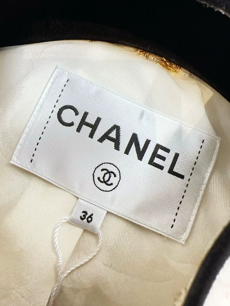 Chanel Chanel 19s beach series beige gold jacket neckline bow jac Size XS / US 0-2 / IT 36-38 - 5 Thumbnail
