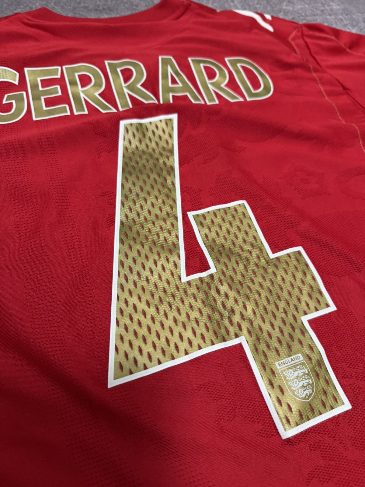 Umbro Steven Gerrard #4 England Soccer 2006 Team Umbro Jersey Size US M / EU 48-50 / 2 - 13 Thumbnail