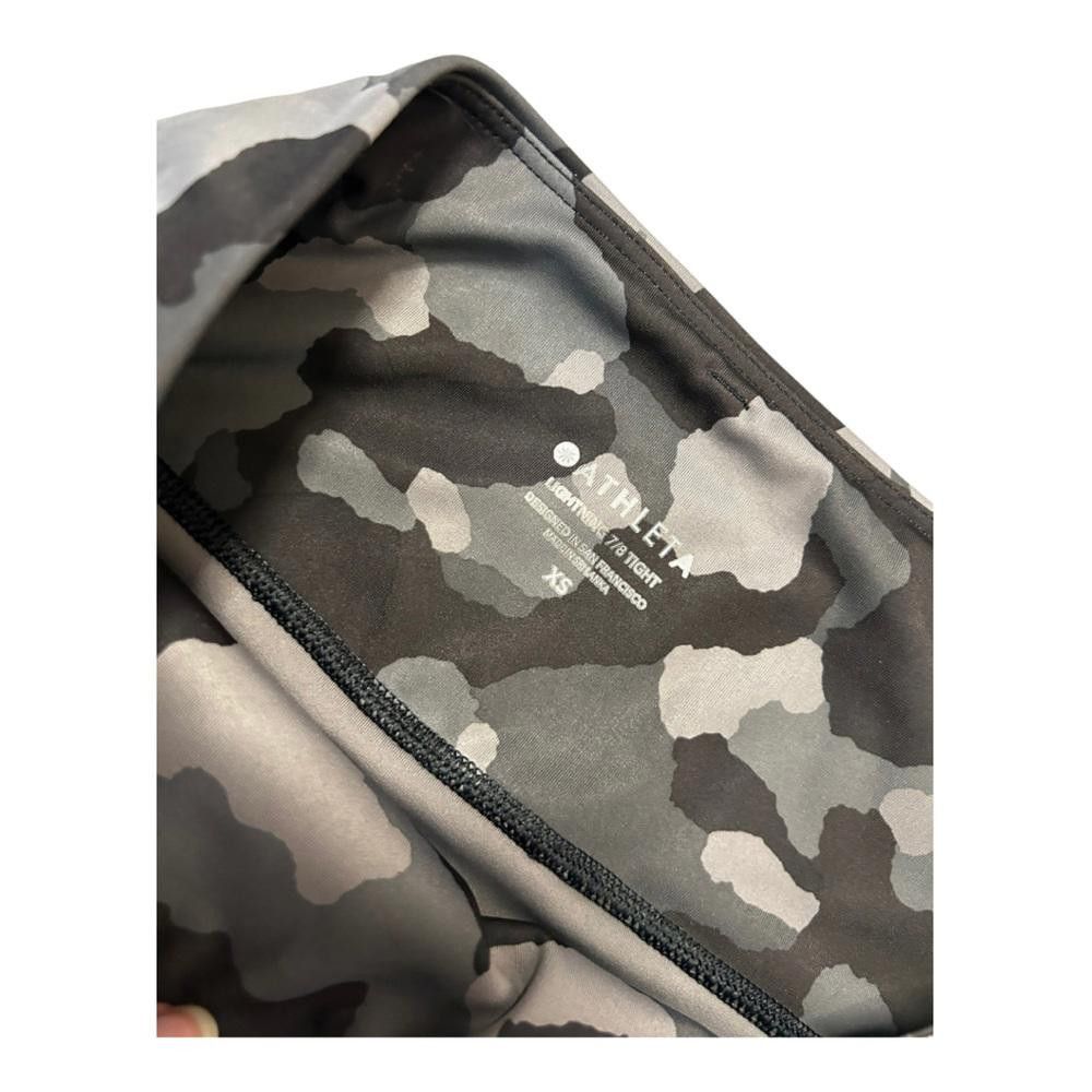 Designer Athleta l Lightning 7/8 Black Camo Leggings Size XS Size 26" / US 2 / IT 38 - 9 Thumbnail