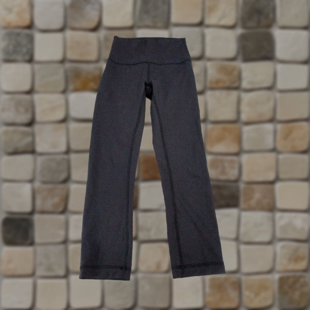 Lululemon VINTAGE Lululemon Women's Cropped Leggings Activewear 2 Black Athleisure Gym Running Yoga Size 26" / US 2 / IT 38 - 1 Thumbnail