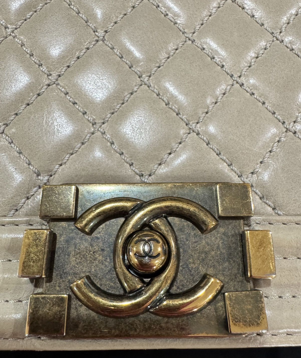 Chanel Chanel Boy Bag in Beige Lambskin with Antiqued Gold Hardware Size ONE SIZE - 4 Thumbnail