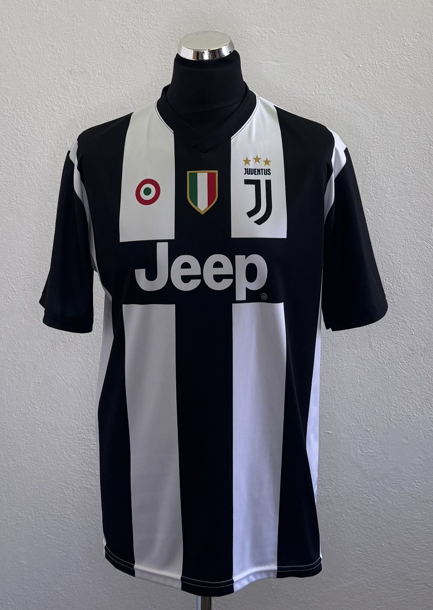 Other Juventus 2018-2019 Ronaldo #7 Football Jersey Size XL Size US XL / EU 56 / 4 - 2 Thumbnail