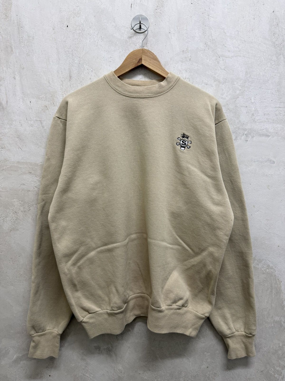 Stussy Vintage 90s Stussy Cross Bone Skull Sweatshirt Size US L / EU 52-54 / 3 - 1 Thumbnail