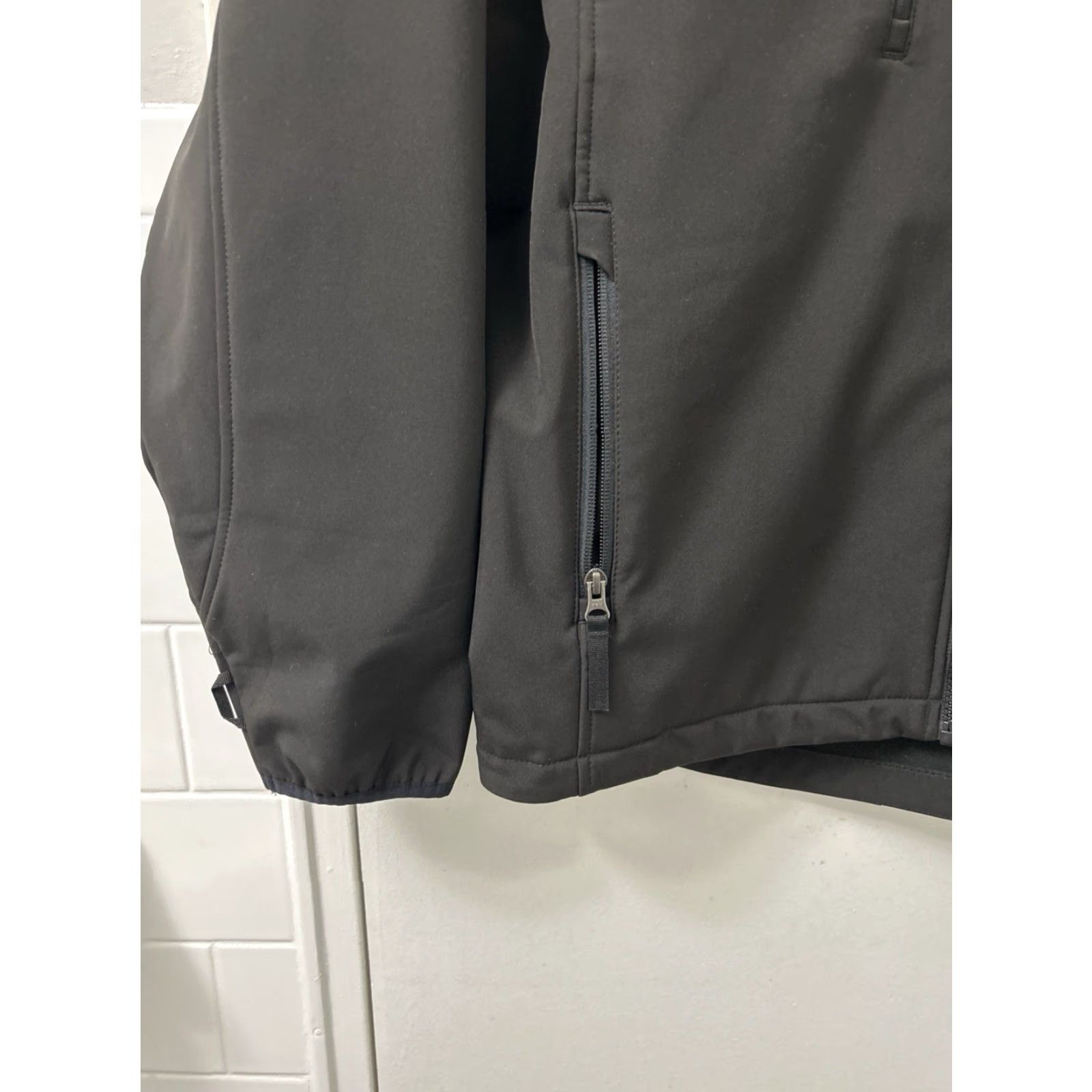 Vintage Cintas Mens Black Softshell Jacket Full Zip Fleece Lined Workwear Stand-Up Collar ZIP Pockets Embroidered LAZ Parking Logo Size US L / EU 52-54 / 3 - 6 Thumbnail