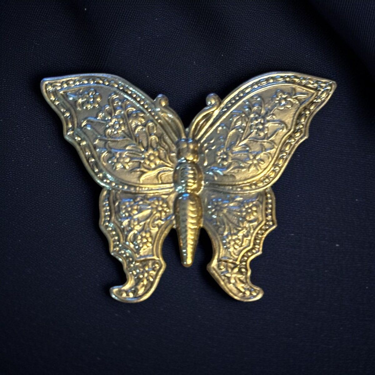 Vintage Vintage gold tone embossed butterfly brooch Size ONE SIZE - 1 Thumbnail