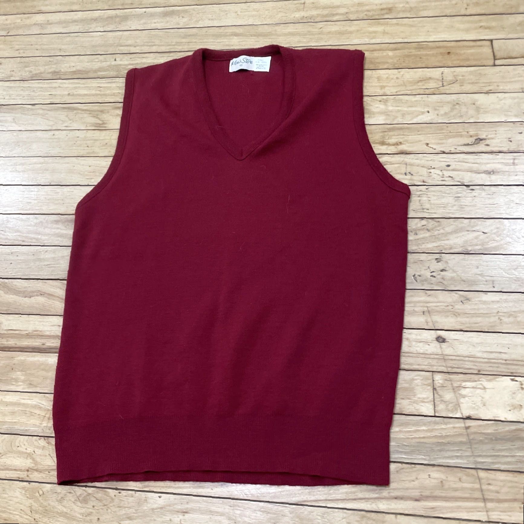 Layer 8 VINTAGE Mens Store 1970s Vest Men L Tall Red Made USA Acrylic Knit Layer Capsule Vest Size US L / EU 52-54 / 3 - 3 Thumbnail