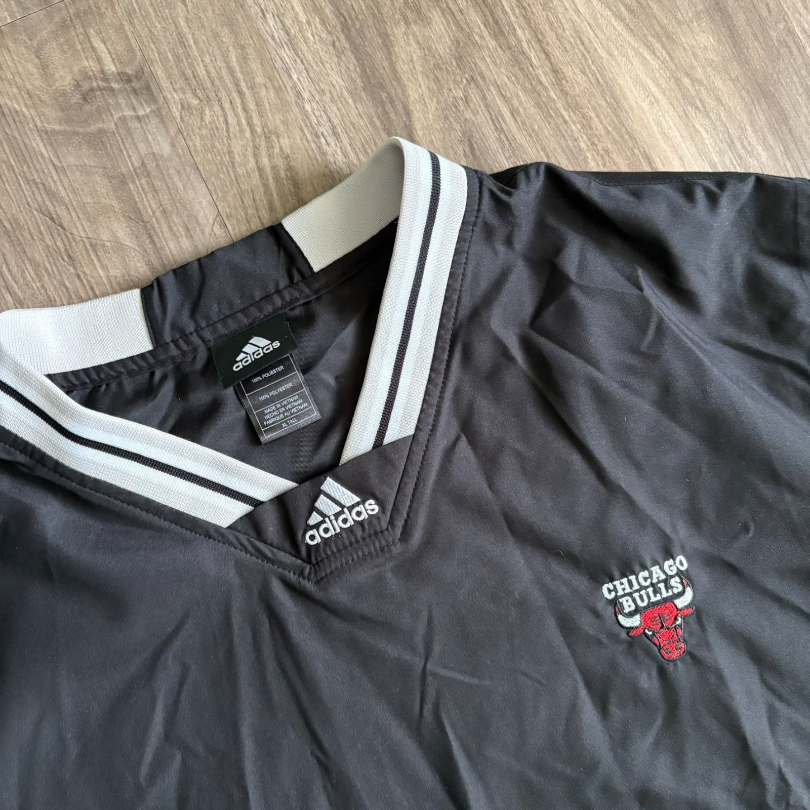 Adidas × Vintage Adidas Chicago Bulls Pullover Windbreaker Jacket Black XL Size US XL / EU 56 / 4 - 2 Thumbnail