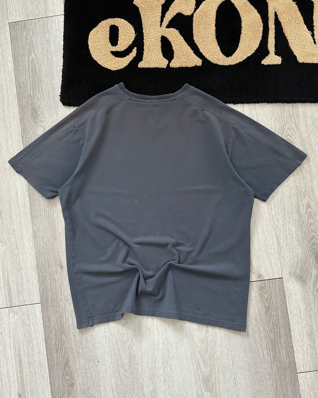 Tommy Hilfiger Vintage Tommy Hilfiger Gray V-Neck T-Shirt - Size Large Size US L / EU 52-54 / 3 - 2 Thumbnail