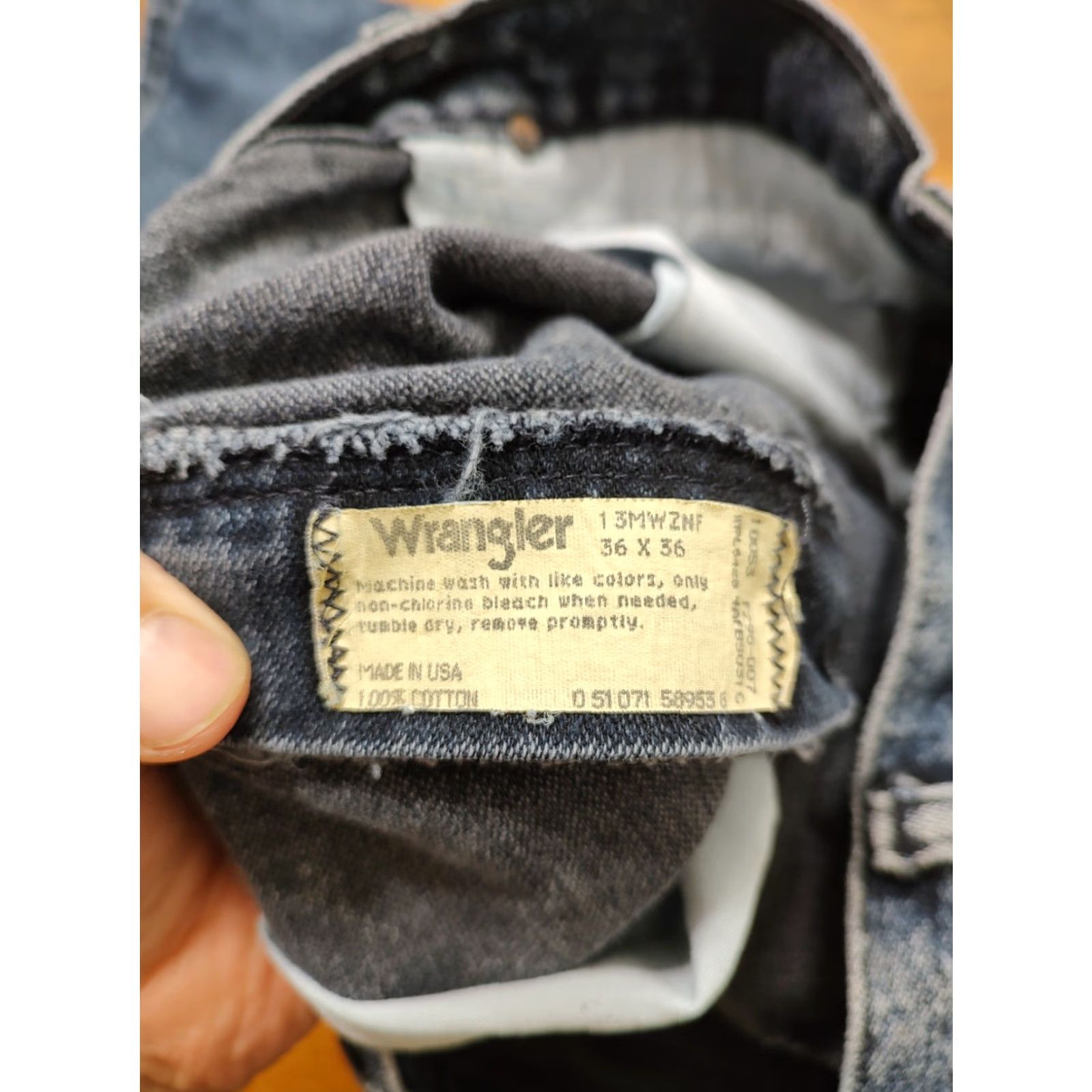 Wrangler VINTAGE Wrangler 13MWZ Jeans Bootcut Denim Blue 35x34 USA Mens Regular 5-Pocket Distressed Size US 35 - 7 Thumbnail