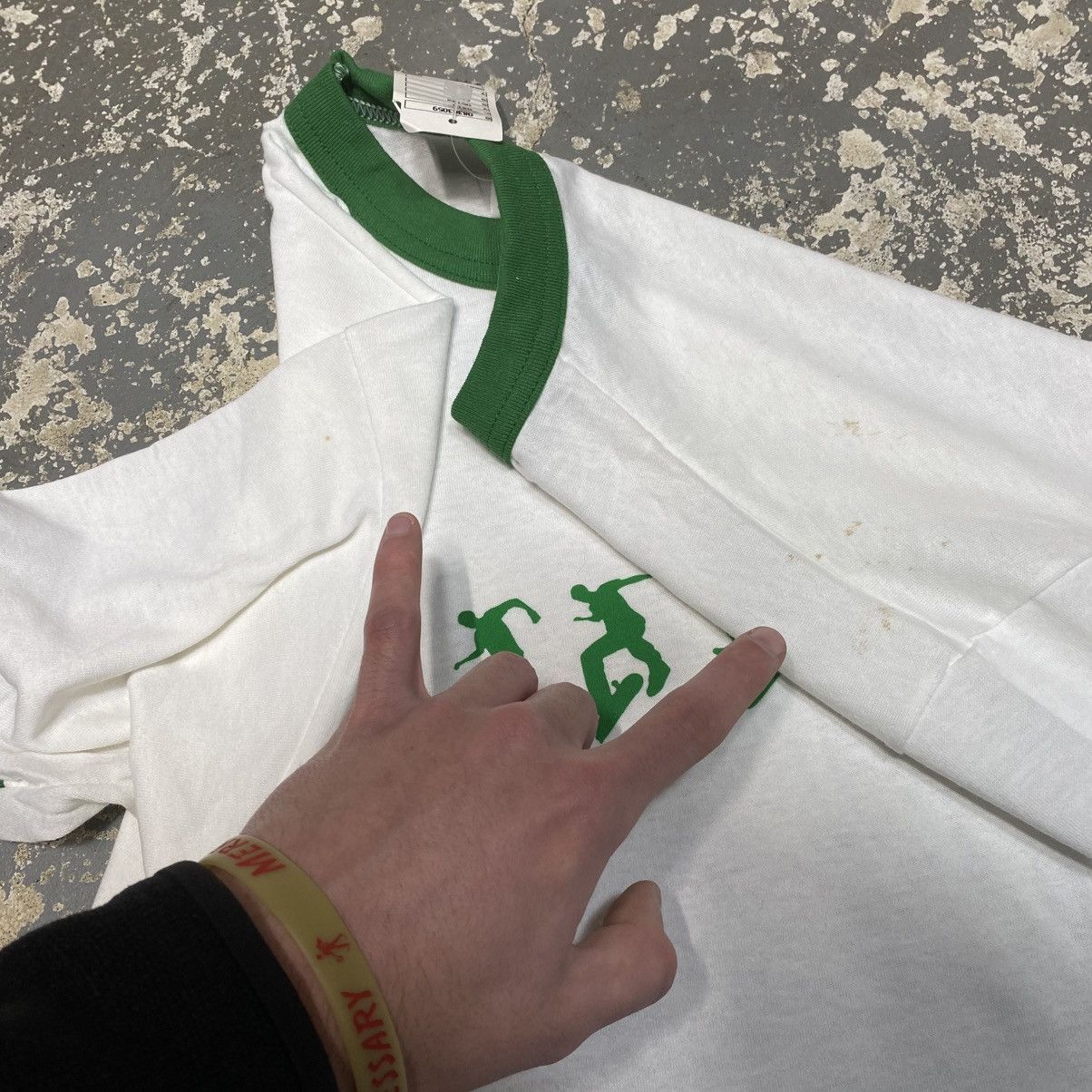 Vintage Vintage Skate KickFlip Green Ringer Tshirt Urban Outfitter Size US L / EU 52-54 / 3 - 10 Thumbnail