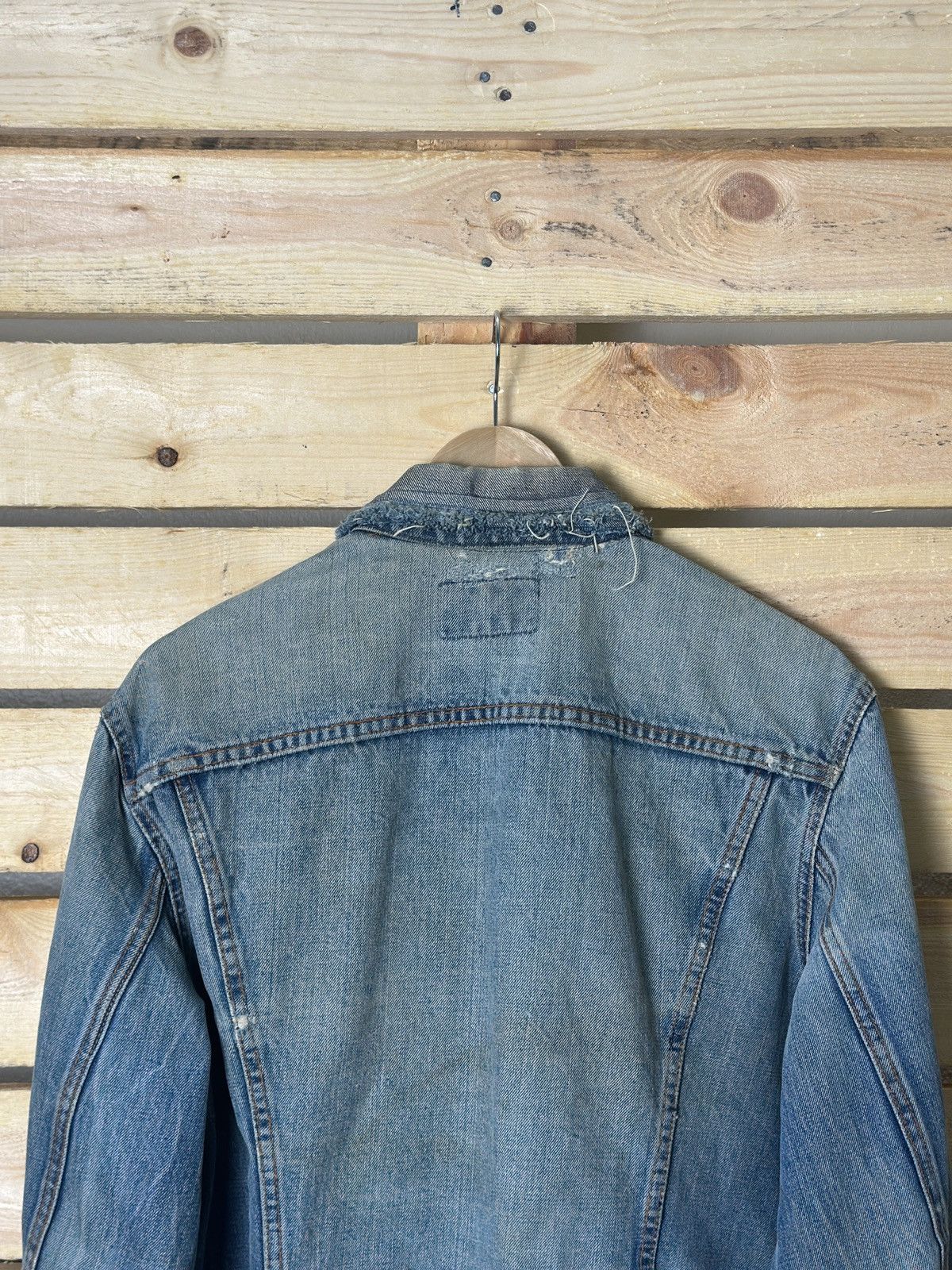 Levi's × Vintage Vintage Distressed Levi’s Denim Jacket Size US M / EU 48-50 / 2 - 5 Thumbnail