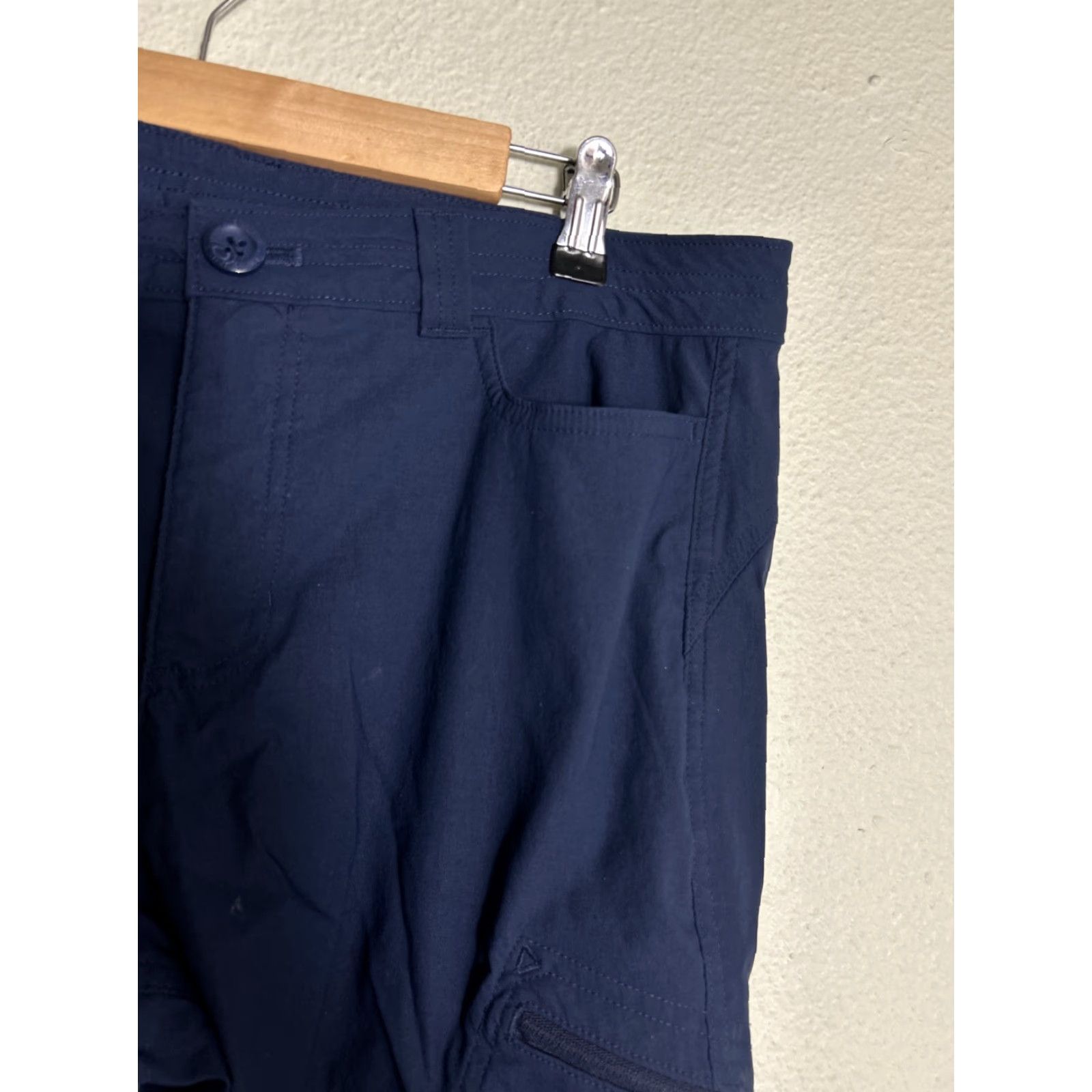 Eddie Bauer Eddie Bauer Pants Womens 10 Capri Navy Blue 33x20 Hiking Water Resistant Logo Casual Travel Regular Straight Womens Size 32" / US 10 / IT 46 - 4 Thumbnail