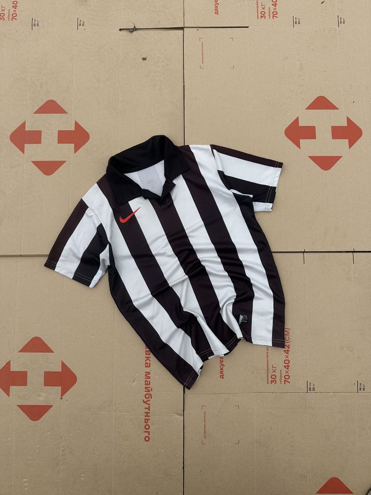 Nike × Vintage Vintage Nike Striped Soccer Jersey Y2K Football Style Size US M / EU 48-50 / 2 - 1 Thumbnail