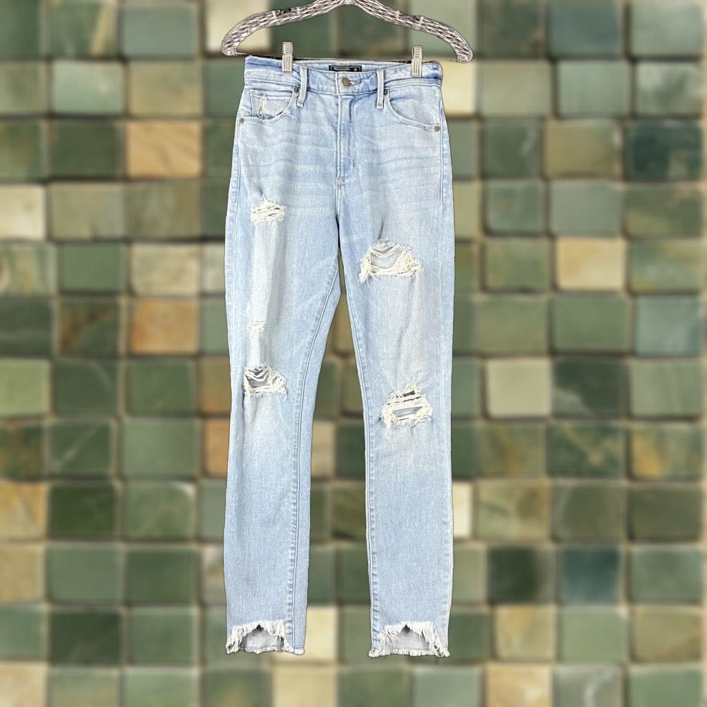 Abercrombie & Fitch Abercrombie & Fitch Simone Jeans Women 6 Blue High Rise Ankle Distressed Size 28" / US 6 / IT 42 - 1 Thumbnail