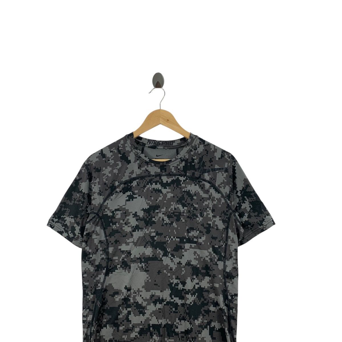 Nike NIKE PRO HYPERCOOL Collection Digital Camo Tee Shirt Top Size US L / EU 52-54 / 3 - 2 Thumbnail