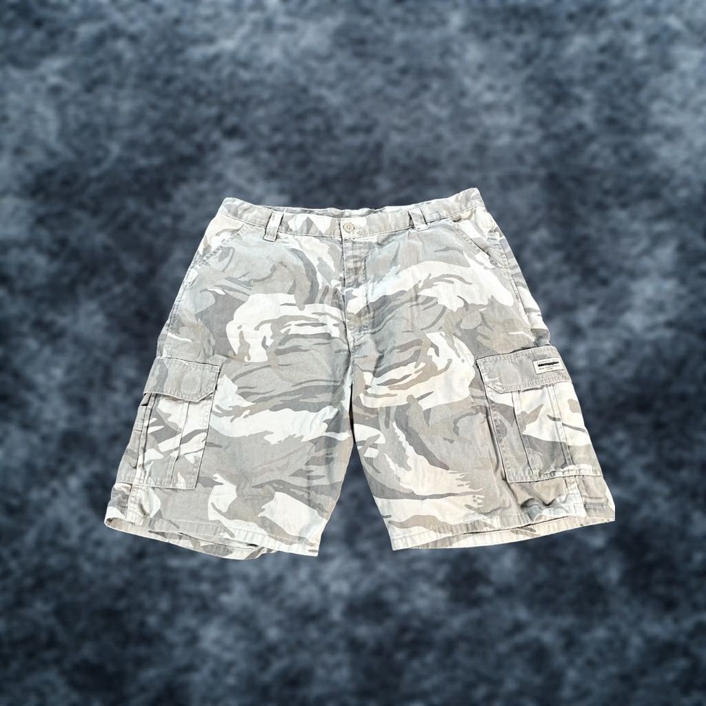 Wrangler Wrangler Shorts Mens 38 Cargo Short Camouflage Pockets Cargo Hipster Outdoor American Logo Casual Workwear Grey Cotton Flat Front Regular Size 38 Mens Size US 38 / EU 54 - 1 Thumbnail