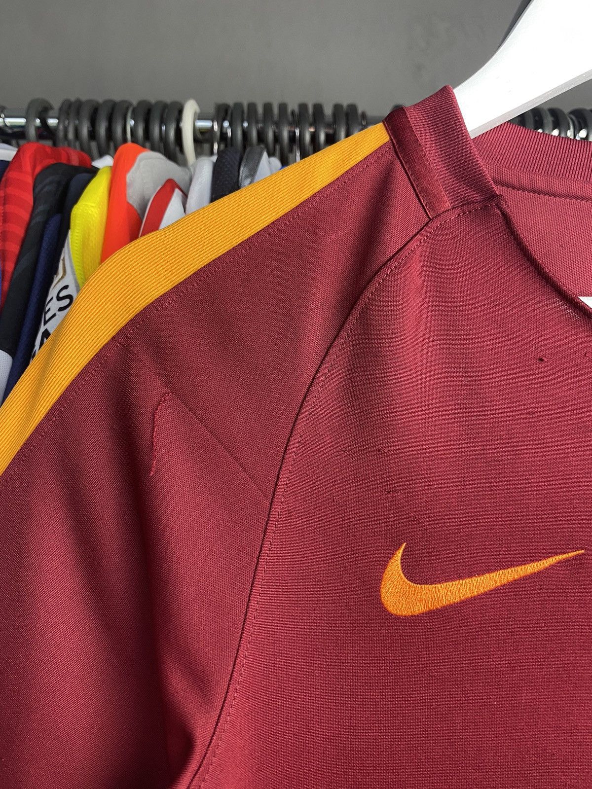 Nike 2014/15 NIKE AC ROMA TRAINING SOCCER FOOTBALL JERSEY SHIRT Size US S / EU 44-46 / 1 - 6 Thumbnail