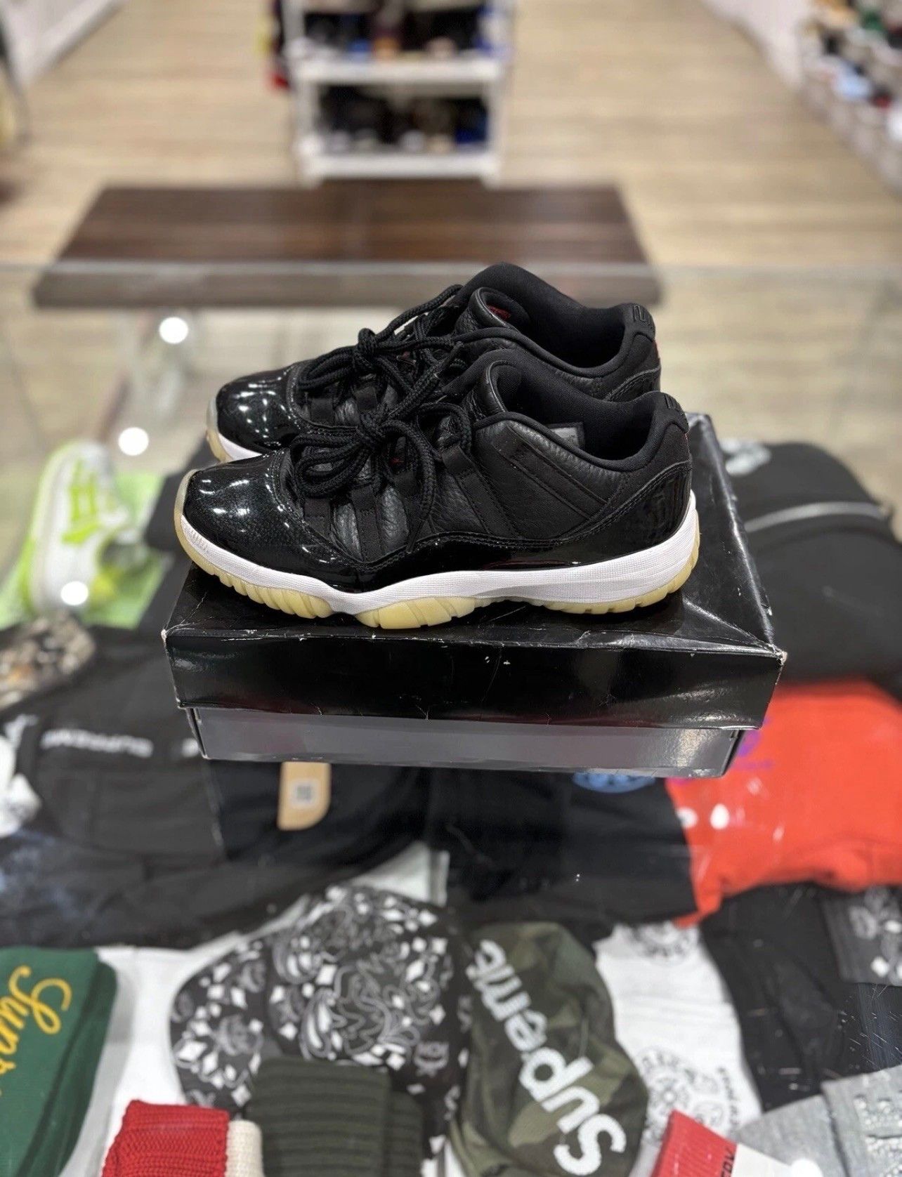Jordan Brand Jordan 11 Low 72-10 Size US 8.5 / EU 41-42 - 3 Thumbnail