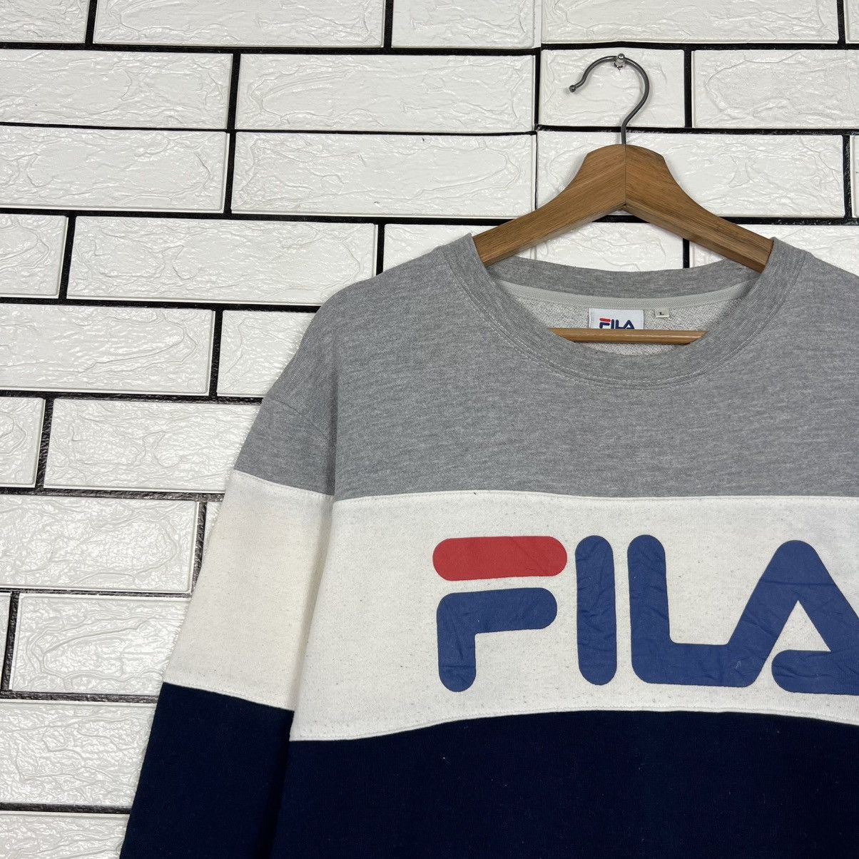 Fila FILA Big Logo Colorblock Crewneck Sweatshirt #4271-C194 Size US L / EU 52-54 / 3 - 4 Thumbnail